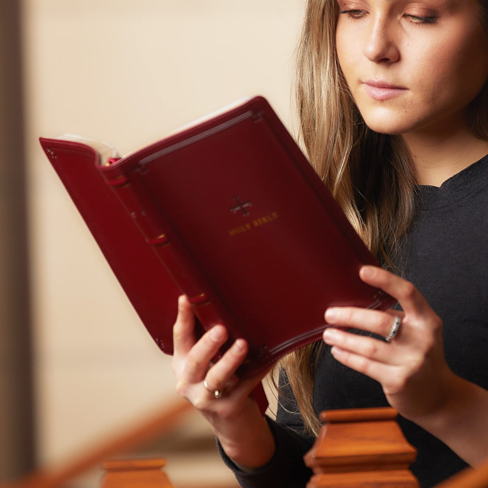 NRSV, Catholic Bible, Standard Personal Size, Leathersoft, Red, Comfort Print: Holy Bible