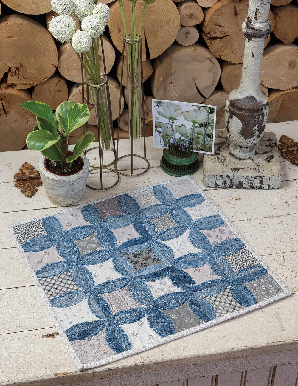 Moda All-Stars - Top the Table: 17 Quilt Patterns for Runners, Toppers, and More!