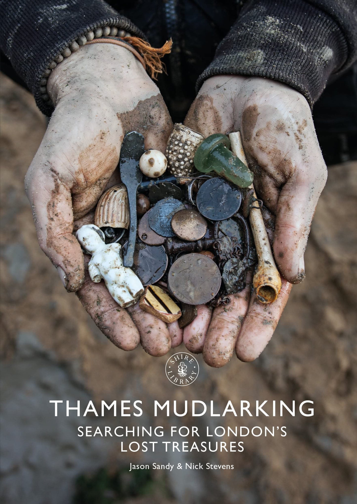 Thames Mudlarking: Searching for London's Lost Treasures (Shire Library, 878)
