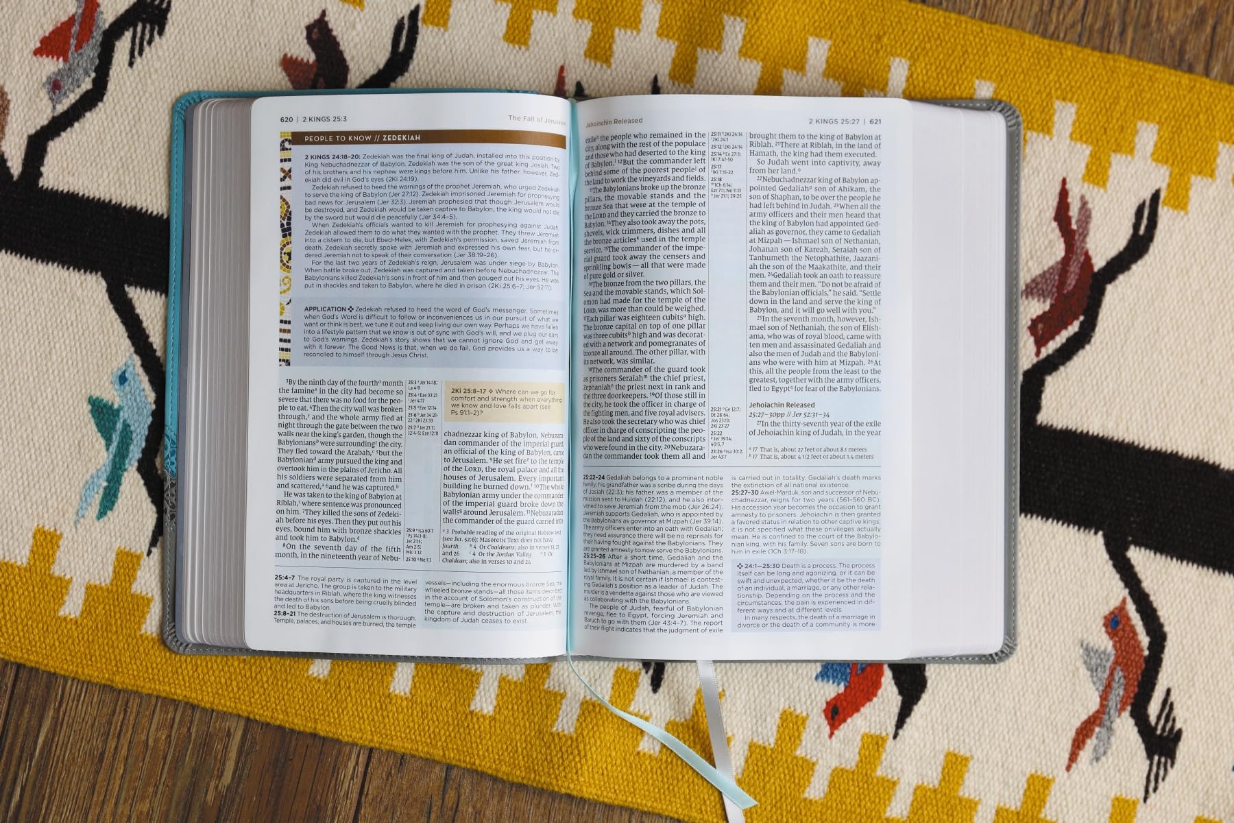 NIV Application Bible, Leathersoft, Teal/Grey, Red Letter, Comfort Print: Bringing the Ancient Message of the Bible into Your World (NIV Application Commentary Resources)