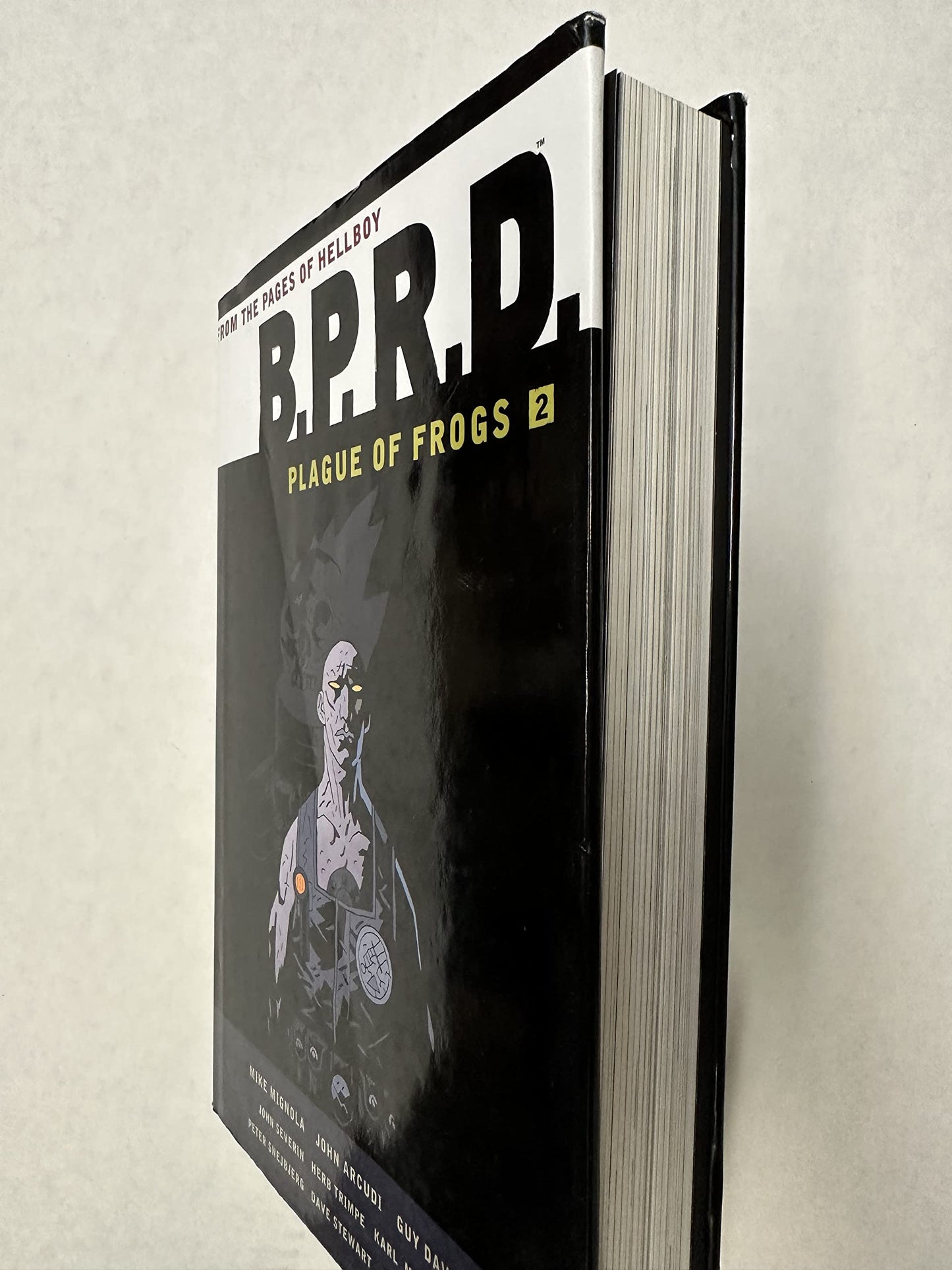B.P.R.D.: Plague of Frogs Hardcover Collection Volume 2