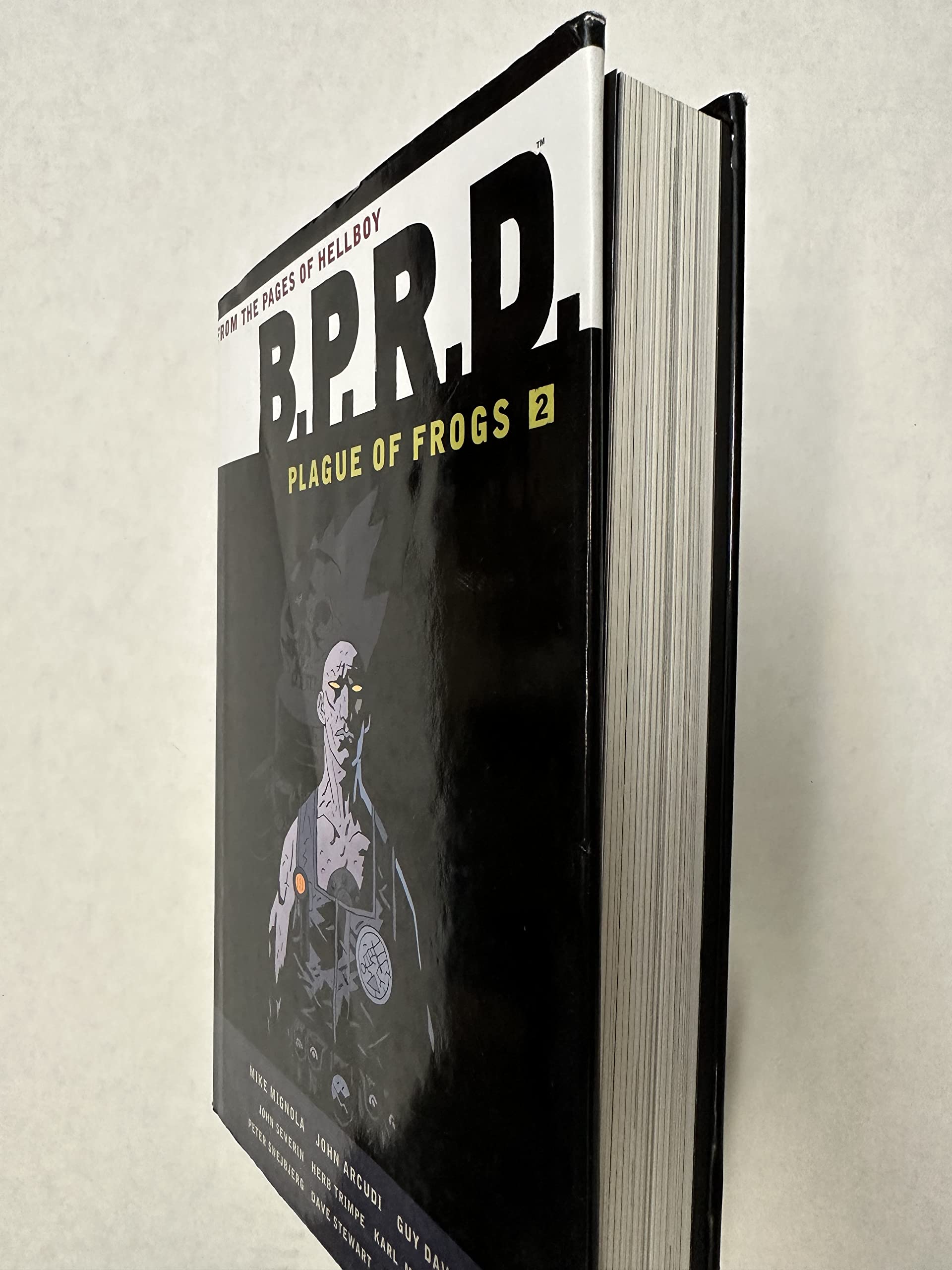 B.P.R.D.: Plague of Frogs Hardcover Collection Volume 2