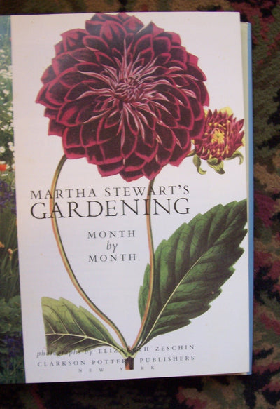 Martha Stewart's Gardening: Month by Month by Stewart, Marth