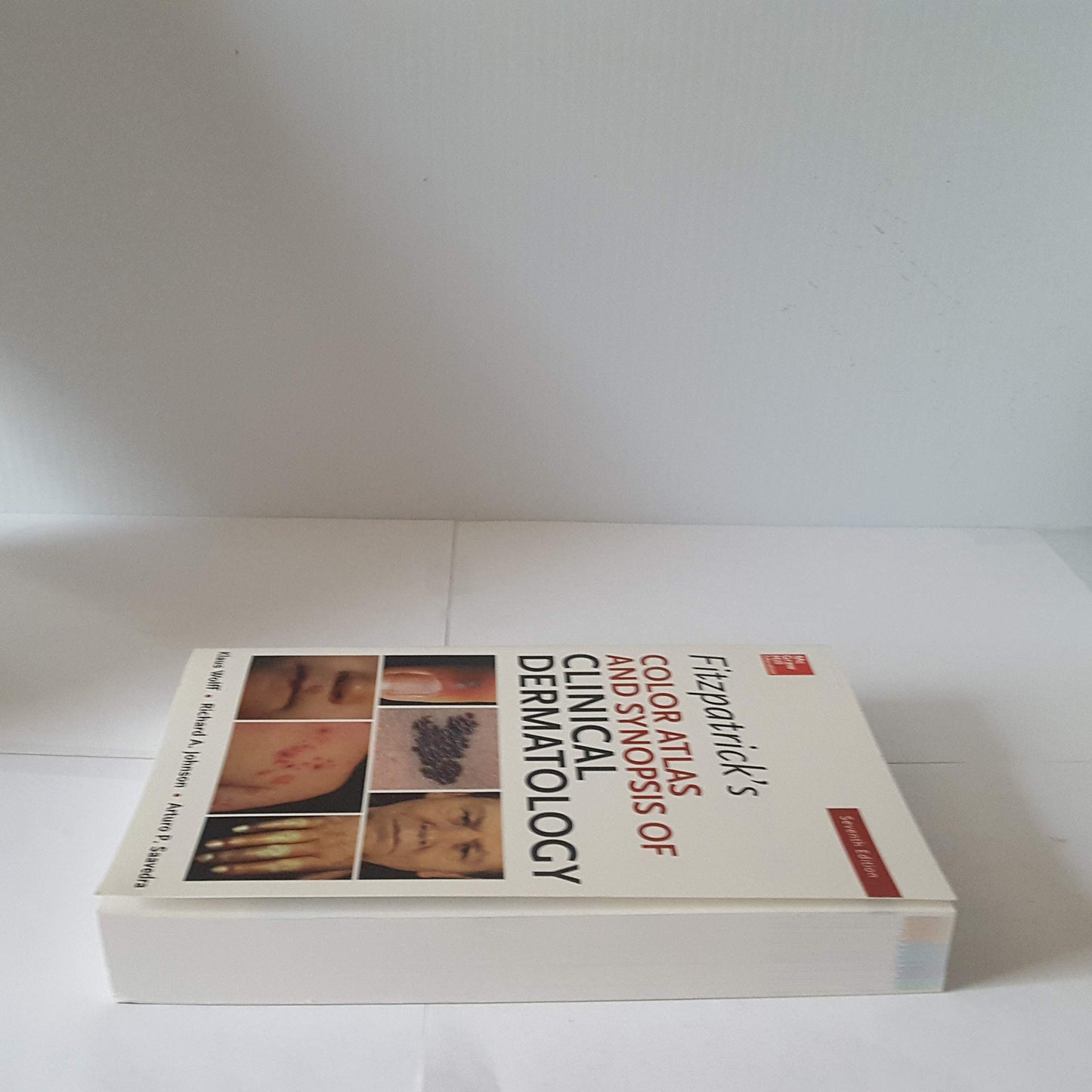 Fitzpatrick's Color Atlas and Synopsis of Clinical Dermatology, Seventh Edition (Color Atlas & Synopsis of Clinical Dermatology (Fitzpatrick))