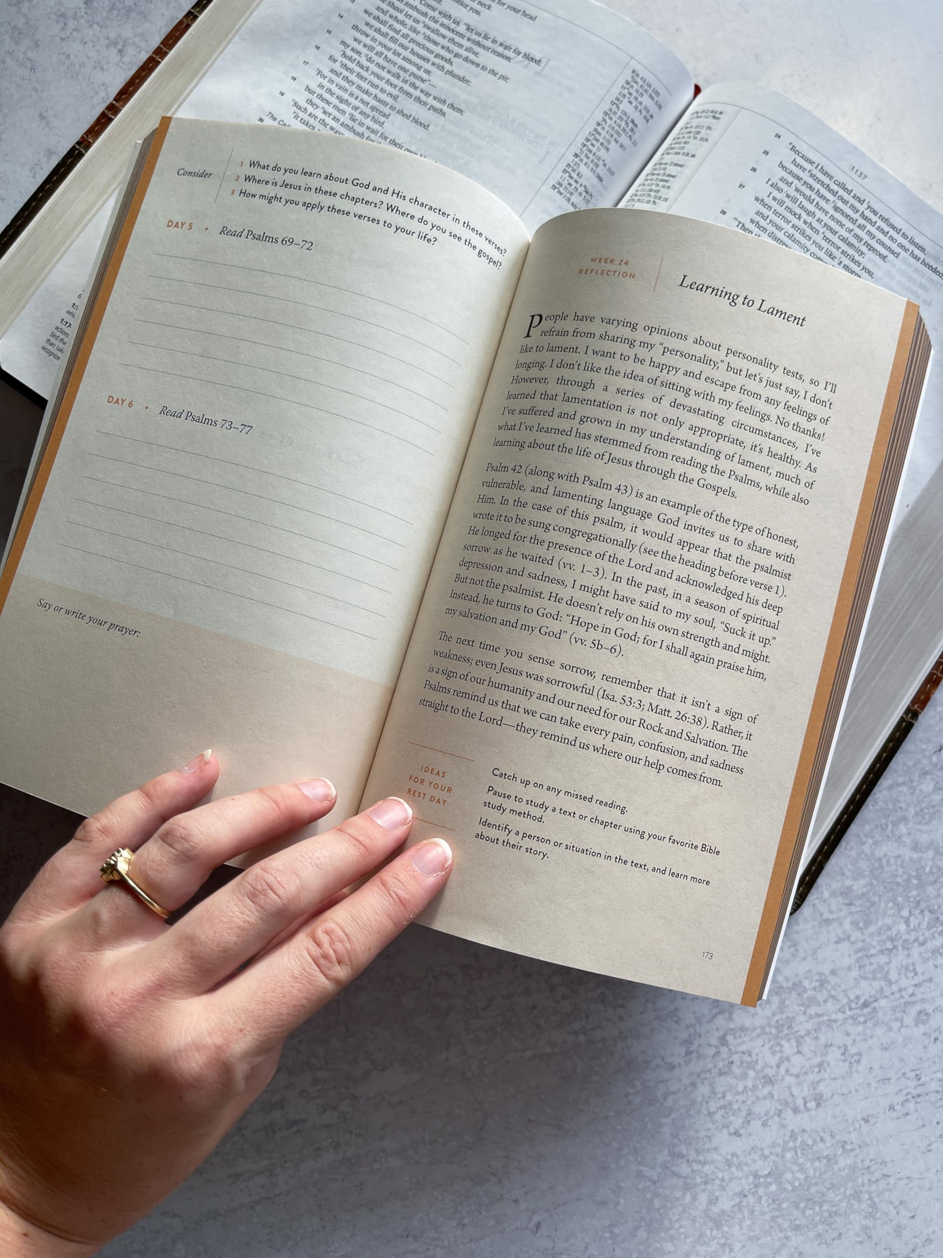 52 Weeks in the Word: A Companion for Reading through the Bible in a Year