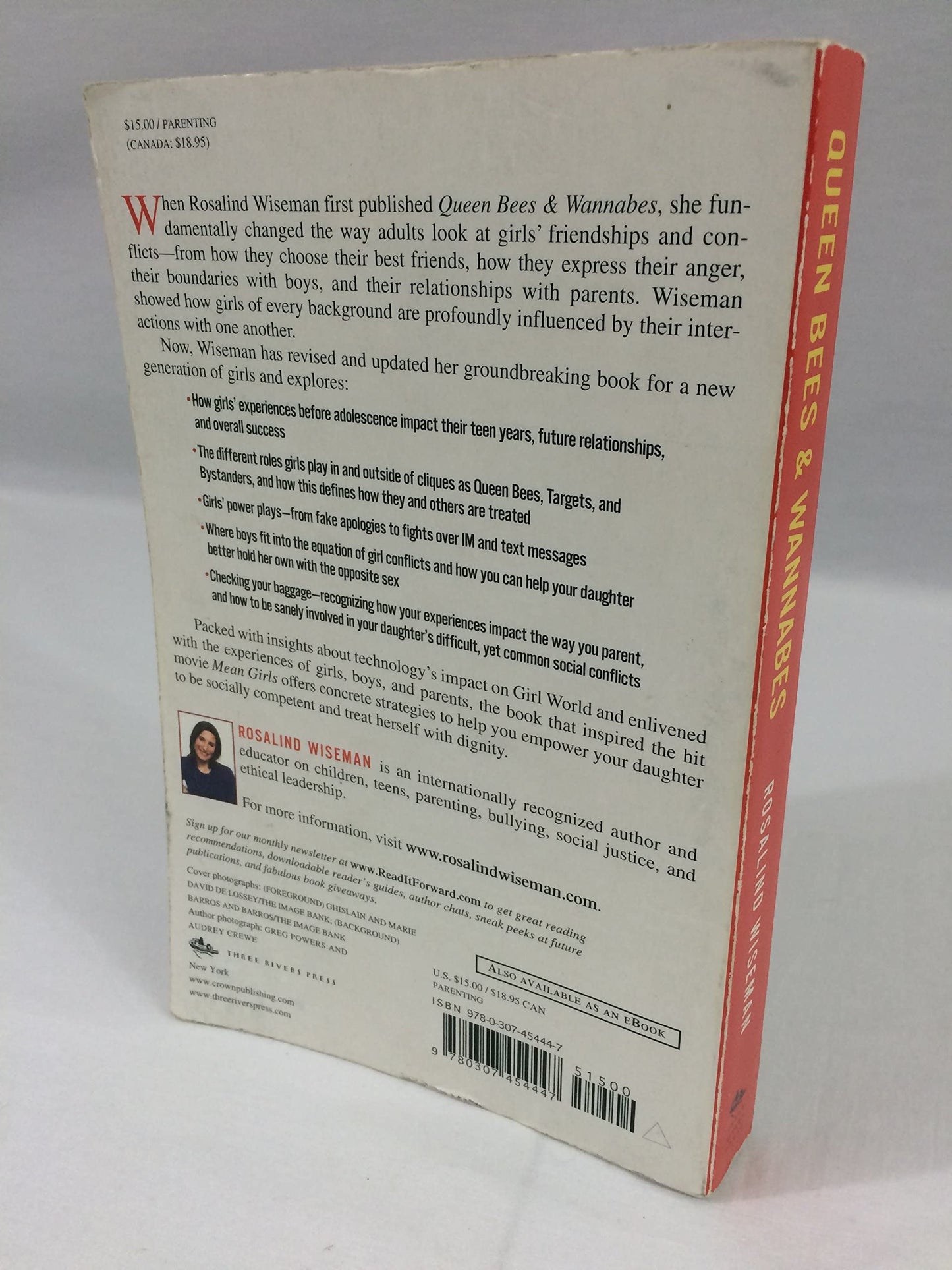 Queen Bees and Wannabes: Helping Your Daughter Survive Cliques, Gossip, Boyfriends, and the New Realities of Girl World