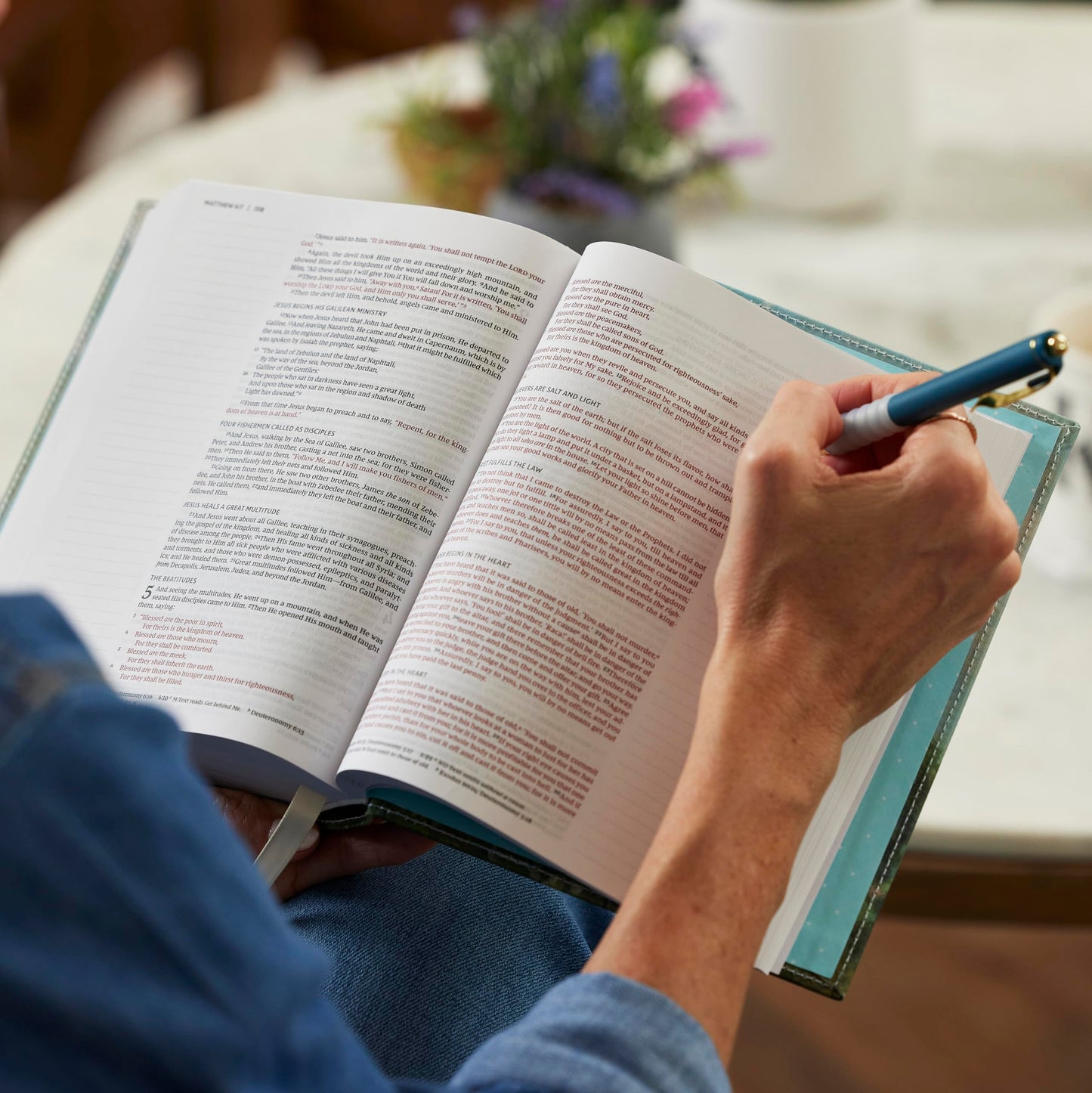 NKJV, Journal the Word Bible: Reflect, Journal or Create Art Next to Your Favorite Verses (Cloth over board, Red Letter, Comfort Print)