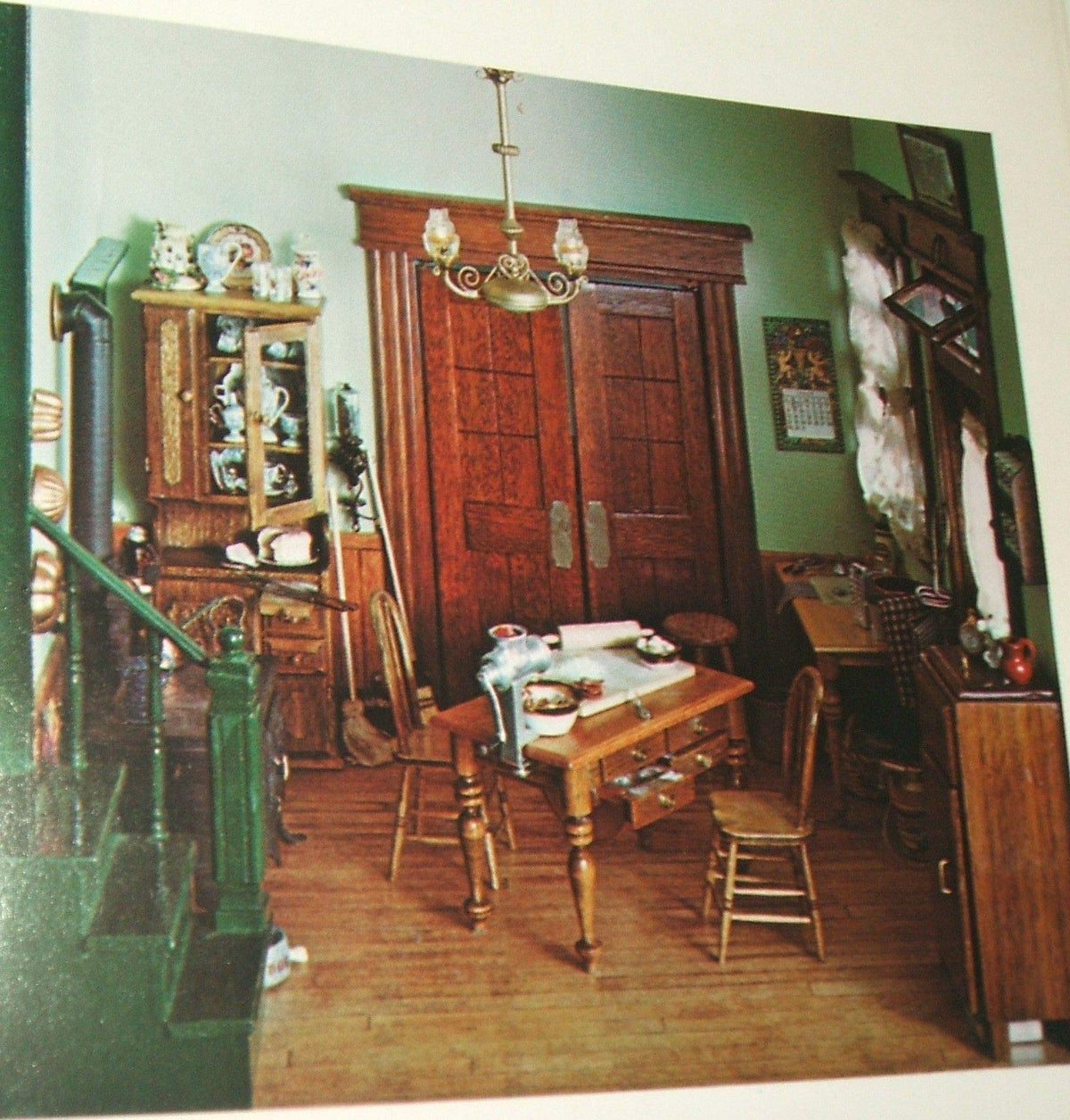 Make Your Own Dollhouses and Dollhouse Miniatures by Marian Maeve O'Brien (1975-05-03)