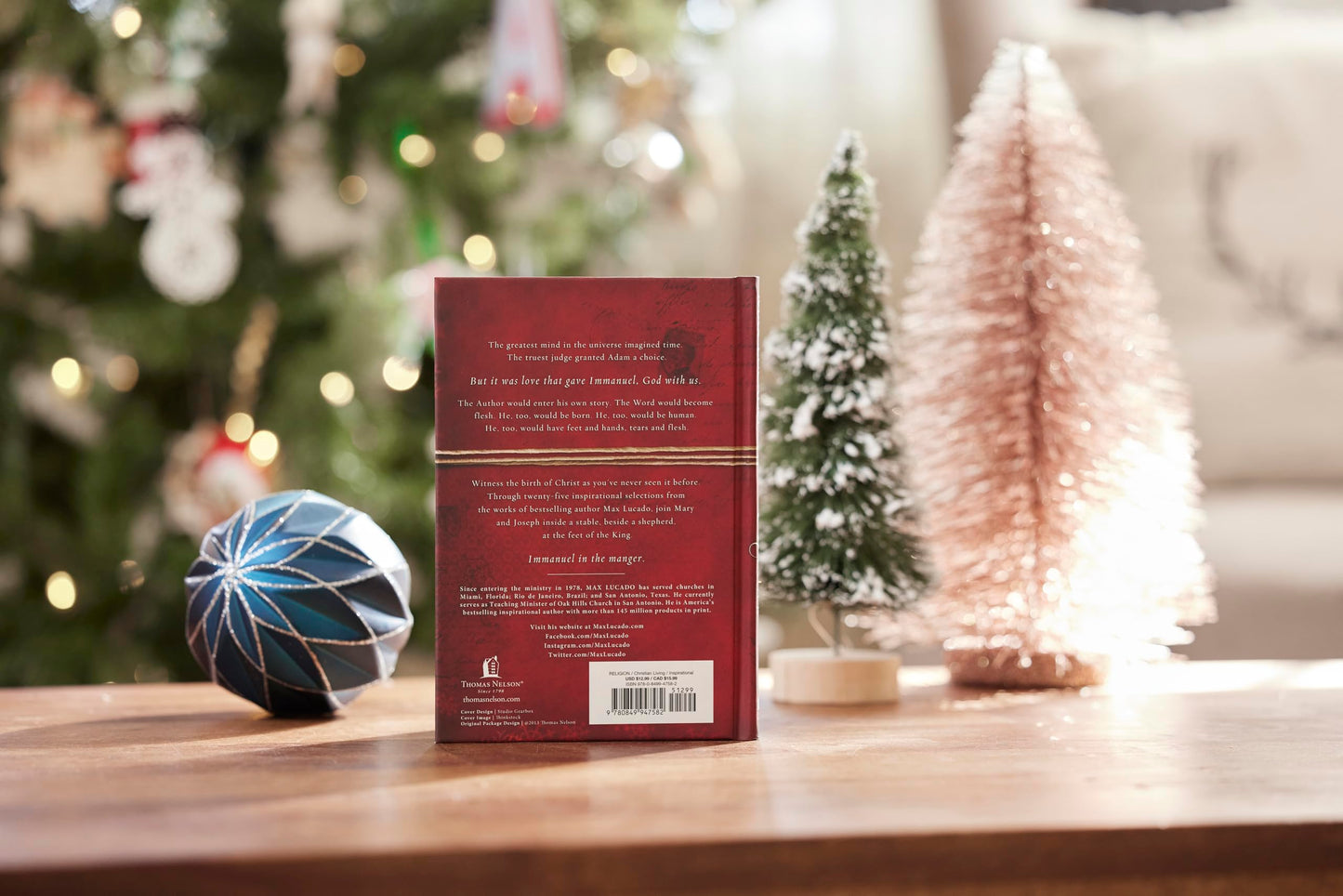 In the Manger: 25 Inspirational Selections for Advent (A 25-Day Christmas Devotional) - The Perfect Christian Gift for the Holiday Season