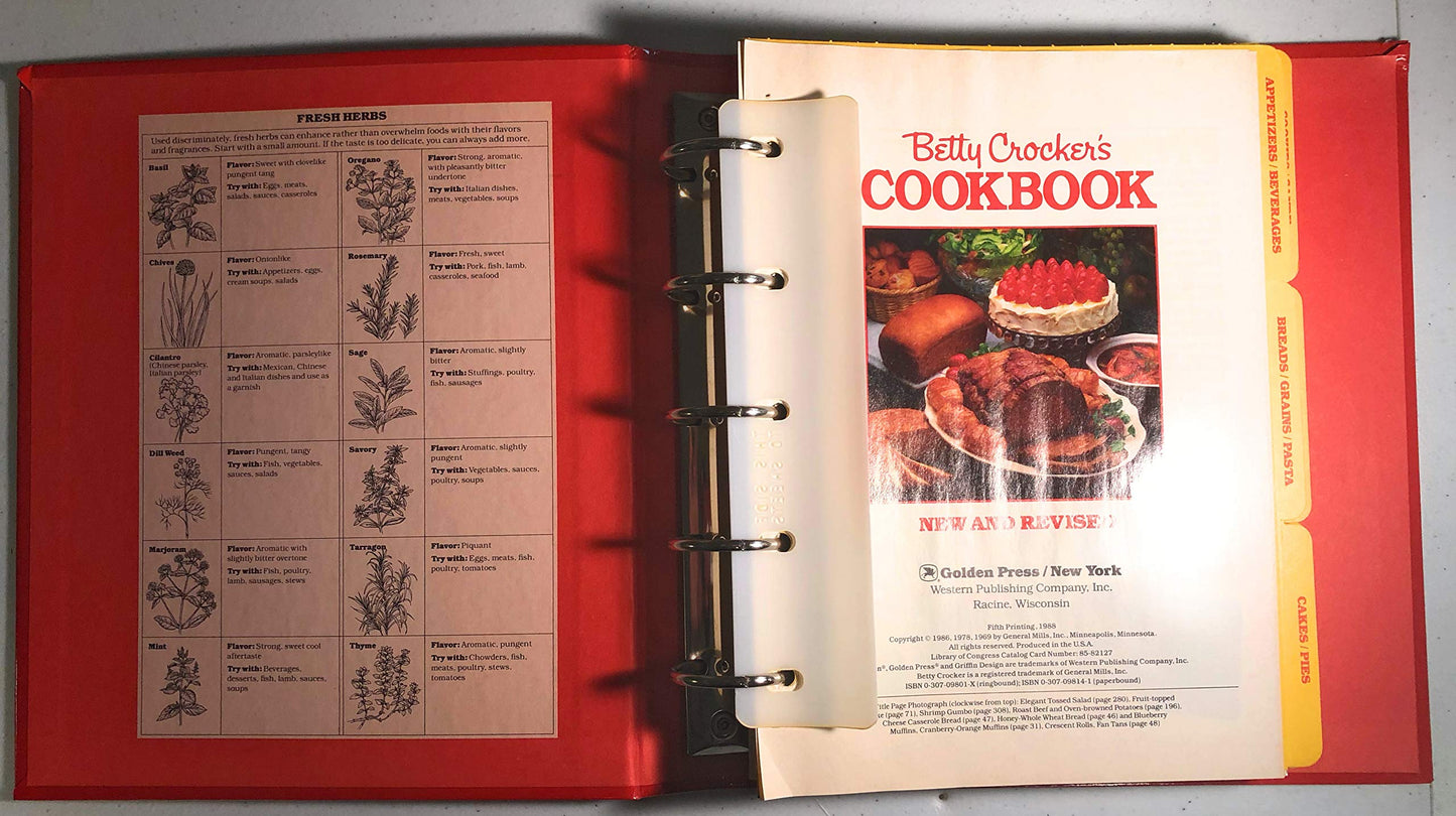 Betty Crocker's Cookbook (5-Ring Binder) by Miakarts Books
