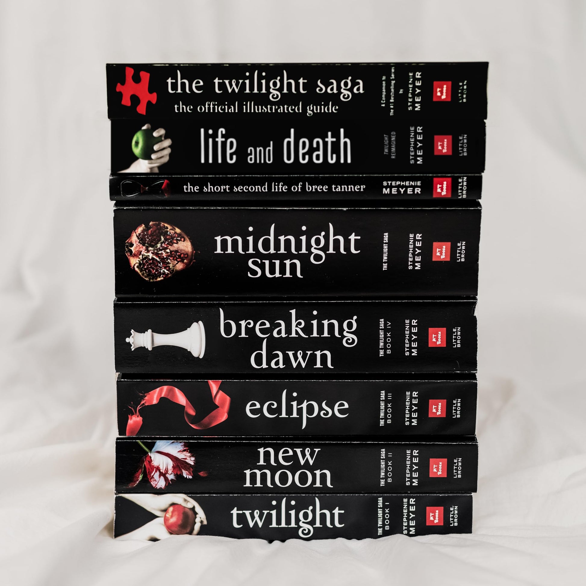 The Twilight Saga: The Official Illustrated Guide