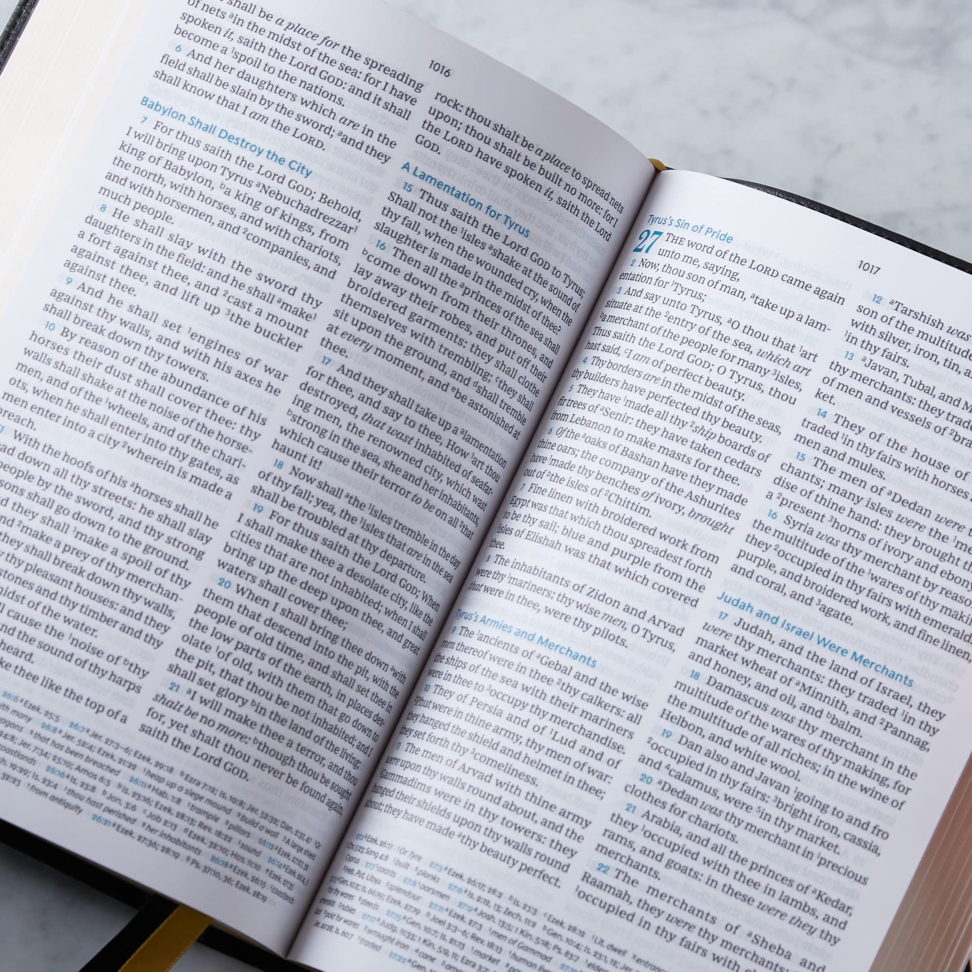 KJV Holy Bible: Large Print Verse-by-Verse with Cross References, Brown Genuine Leather, Comfort Print: King James Version (Maclaren Series)