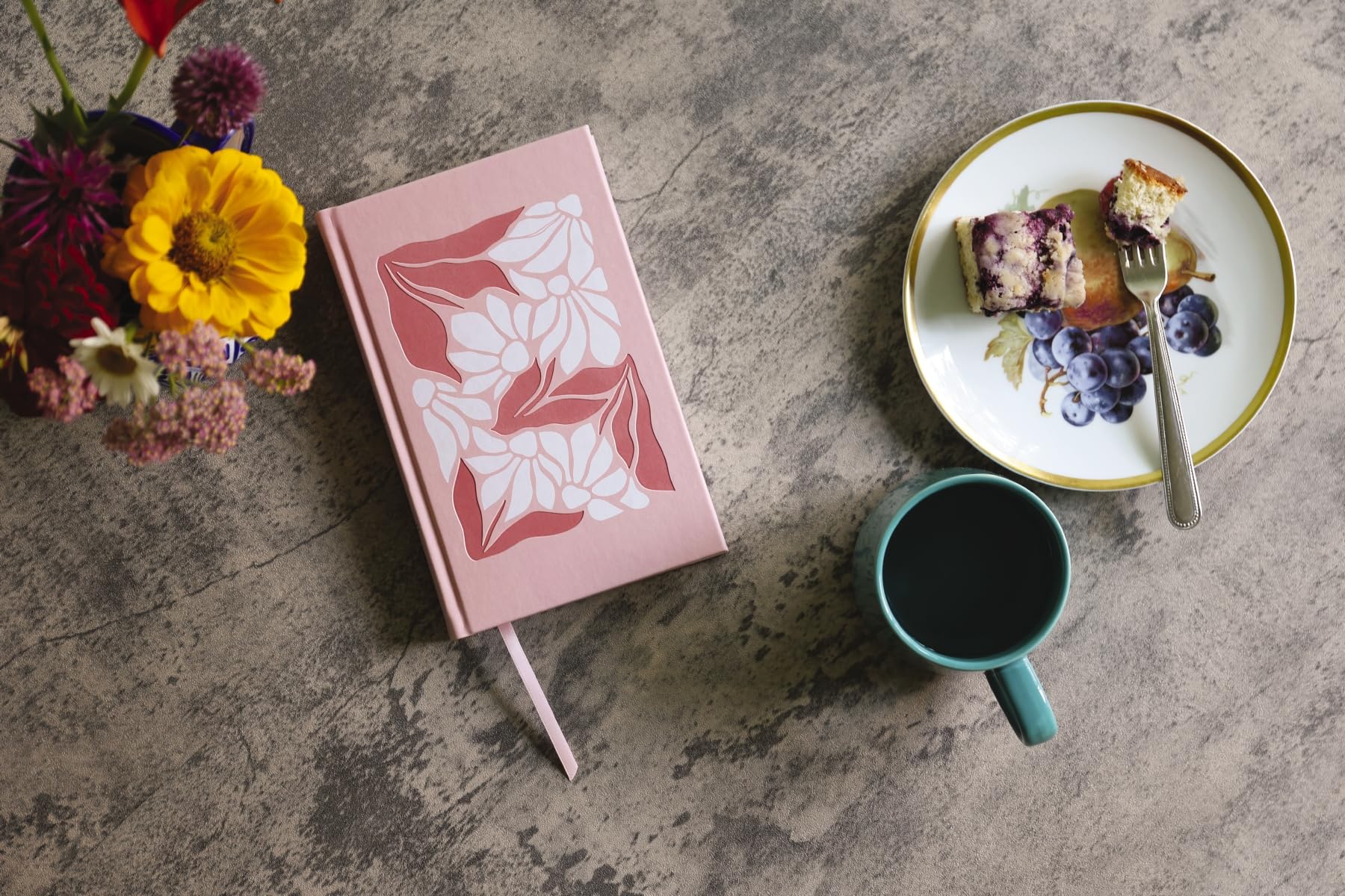 NIV, The Busy Mom's Bible, Leathersoft over Board, Pink, Red Letter, Comfort Print: Daily Inspiration Even If You Only Have One Minute