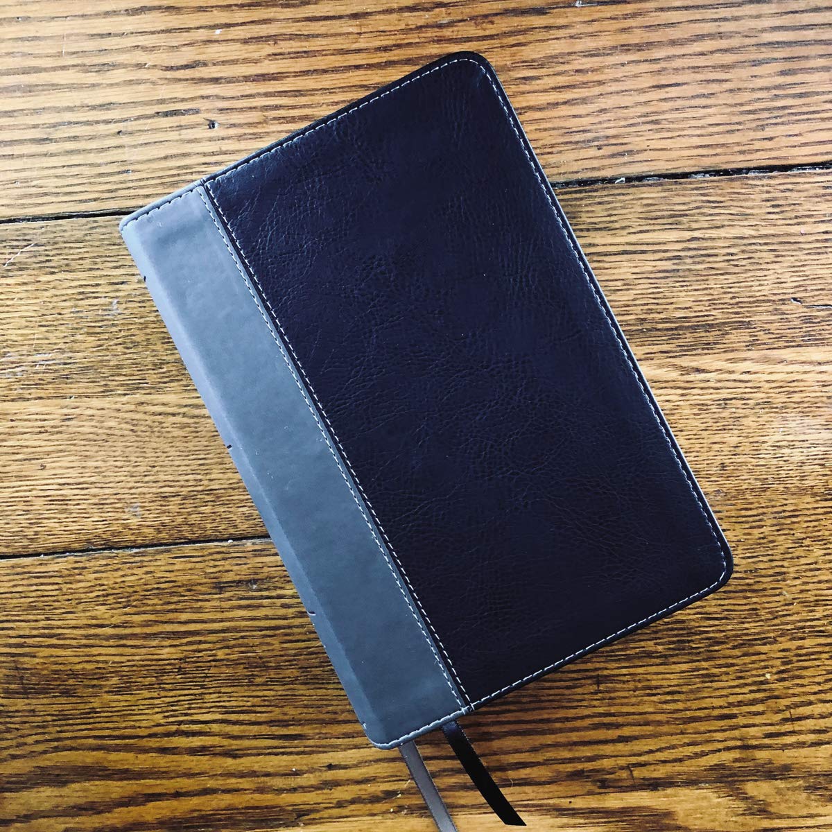 NIV, Giant Print Compact Bible, Leathersoft, Black, Red Letter, Comfort Print