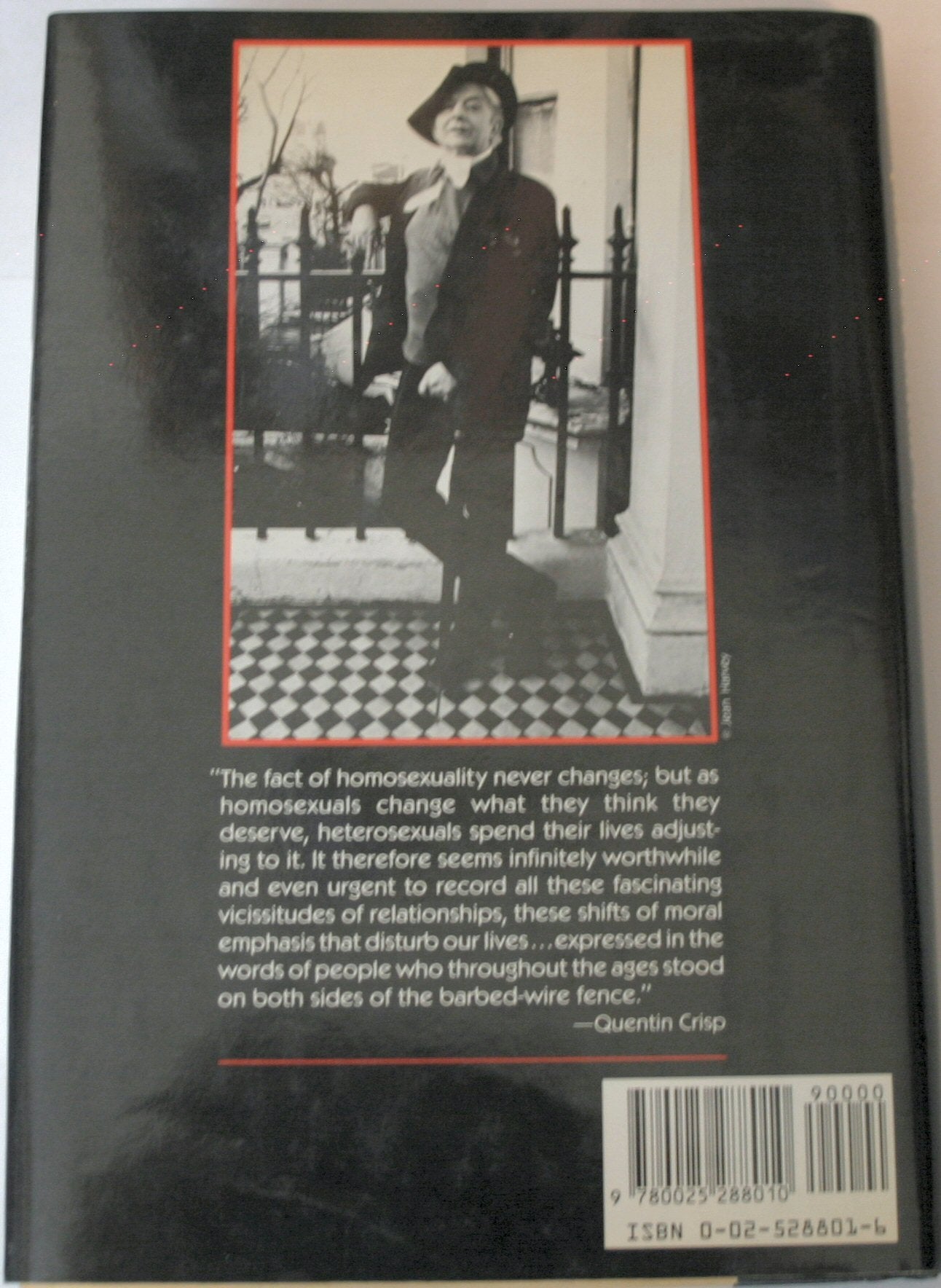 Quentin Crisp's Book of Quotations: 1000 Observations on Life and Love By, For, and About Gay Men and Women