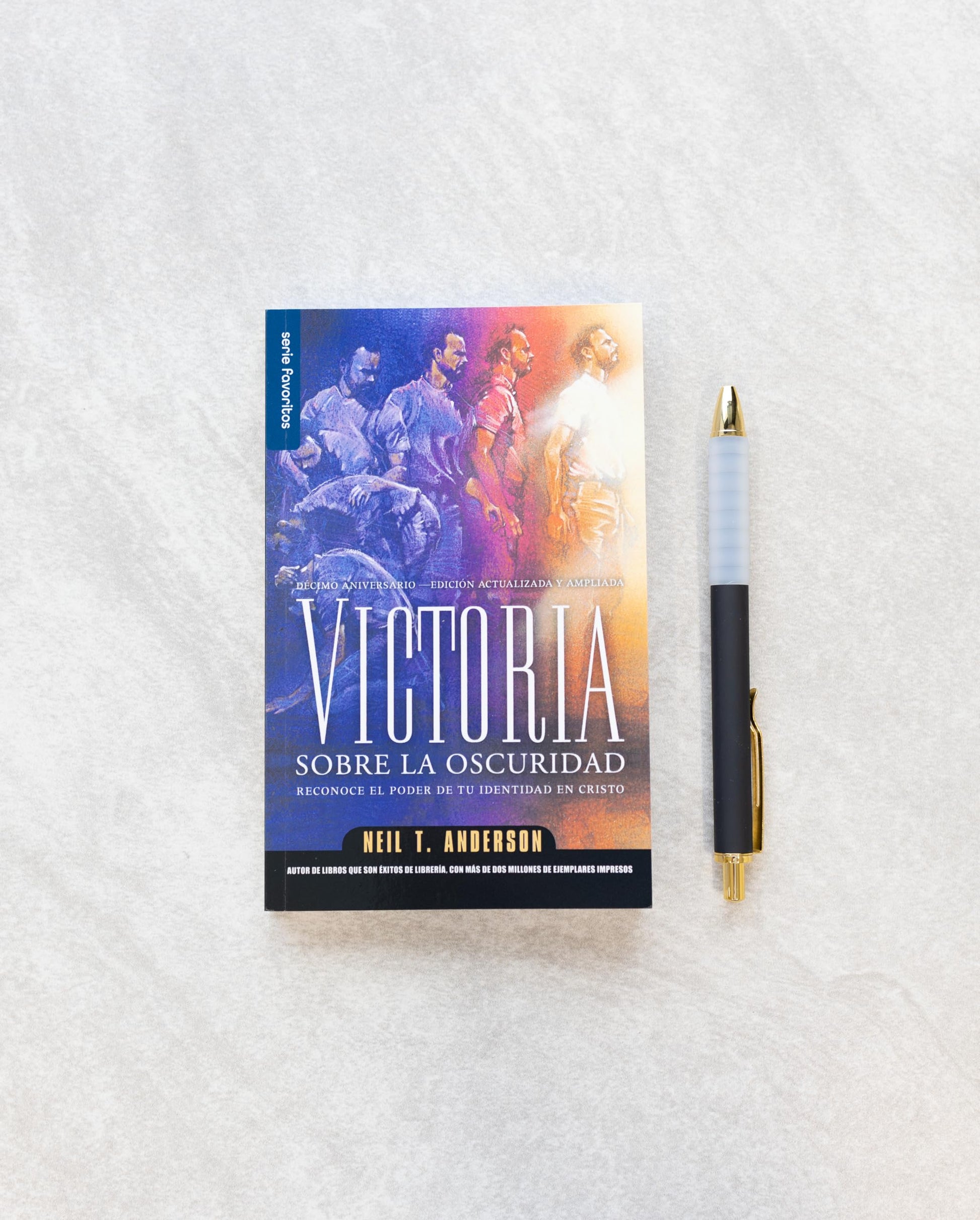 Victoria sobre la oscuridad - Serie Favoritos: Reconoce el poder de tu identidad en Cristo (Spanish Edition)