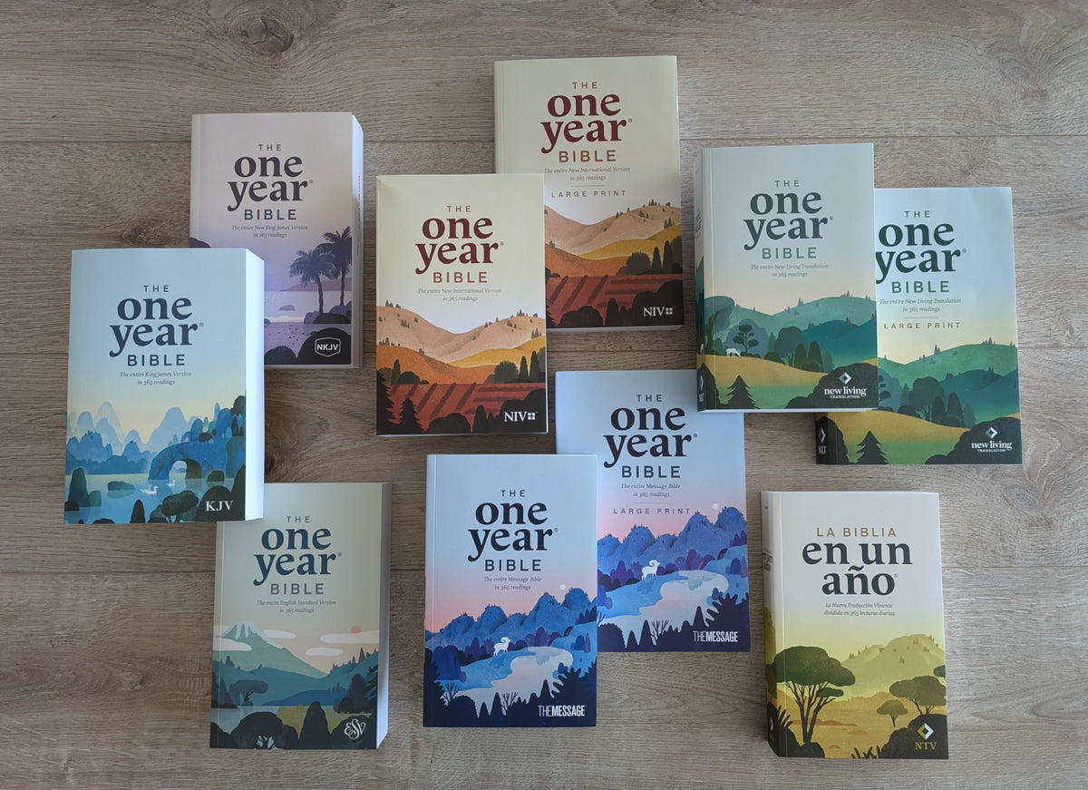 The One Year NLT Large Print Thinline Bible (Softcover): The Entire Bible in 365 Readings in the Clear and Trusted New Living Translation