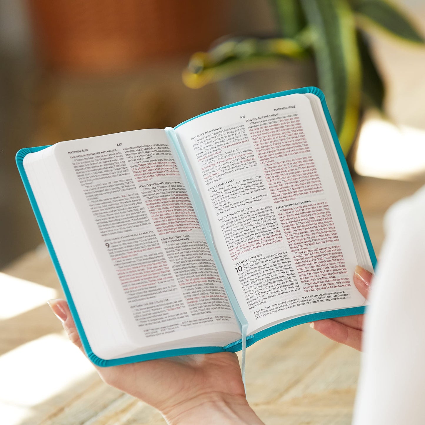NKJV, Thinline Bible, Compact, Leathersoft, Blue, Red Letter, Comfort Print: Holy Bible, New King James Version