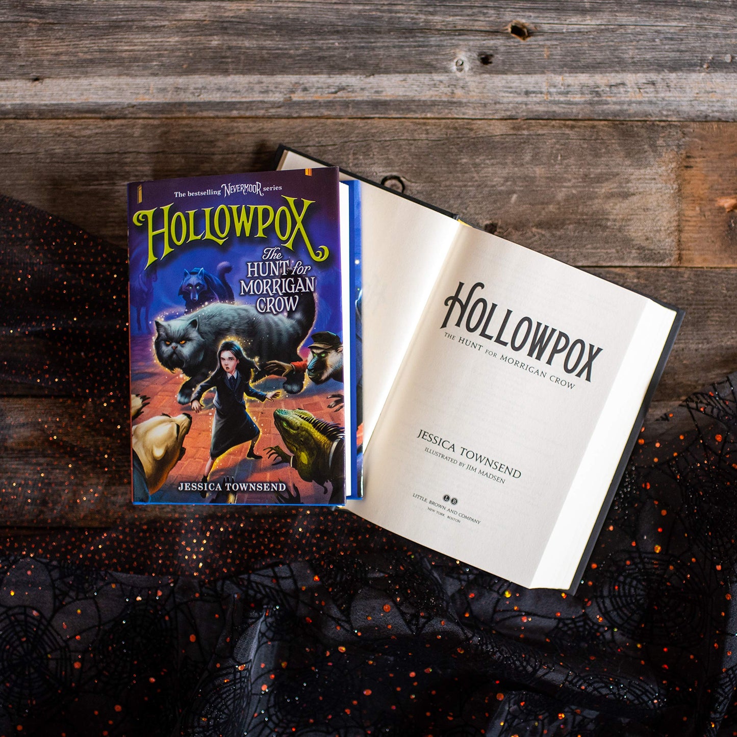 Hollowpox: The Hunt for Morrigan Crow (Nevermoor, 3)
