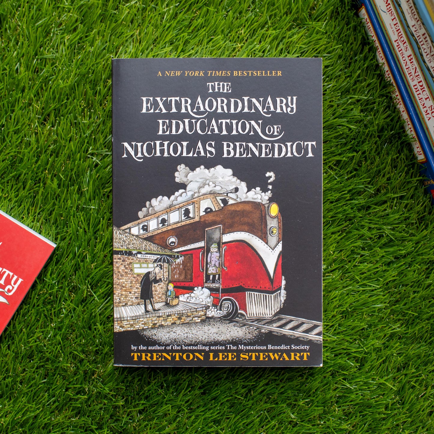 The Extraordinary Education of Nicholas Benedict (The Mysterious Benedict Society)