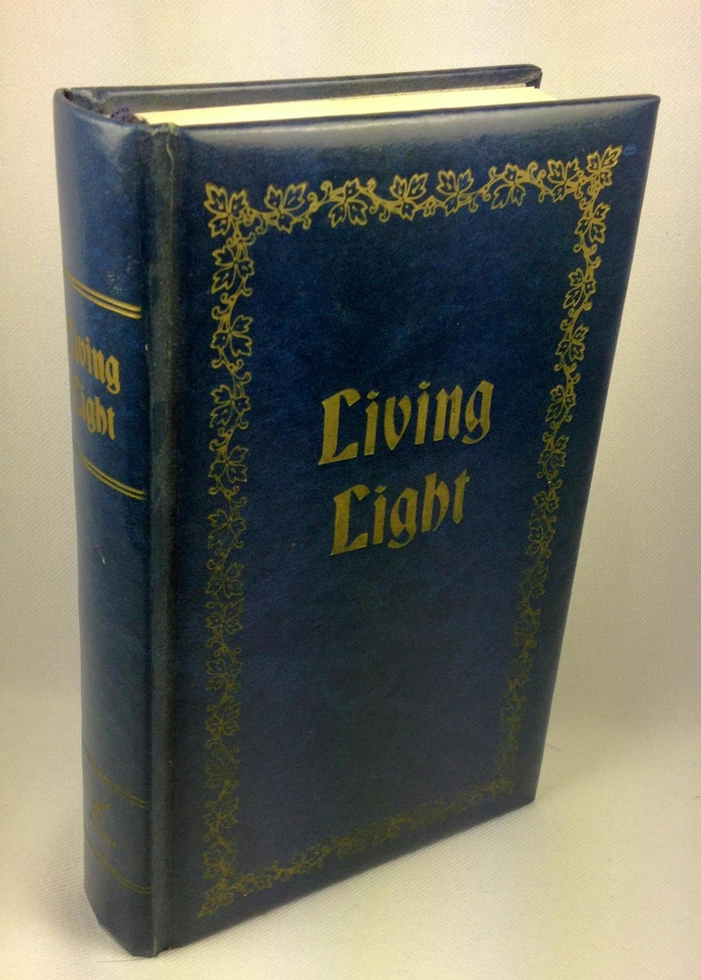 Living Light: Daily Light in Today's Language by Edythe Drap
