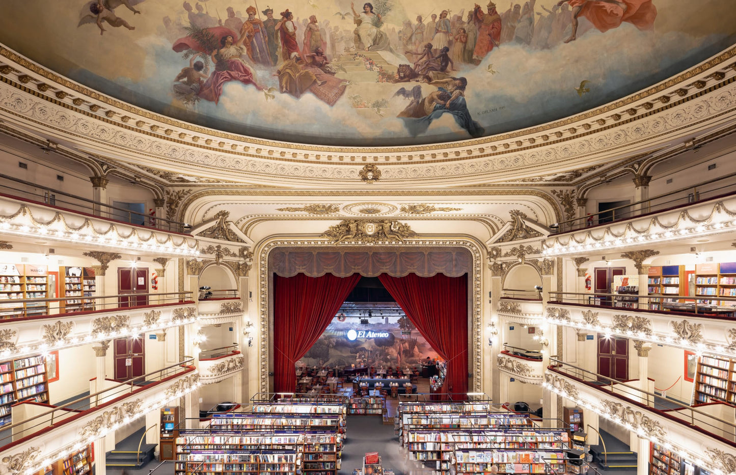 Bookstores of the World: The Ultimate Around-the-World Tour for Bibliophiles and Bookshop Lovers (Deluxe Oversize Edition)