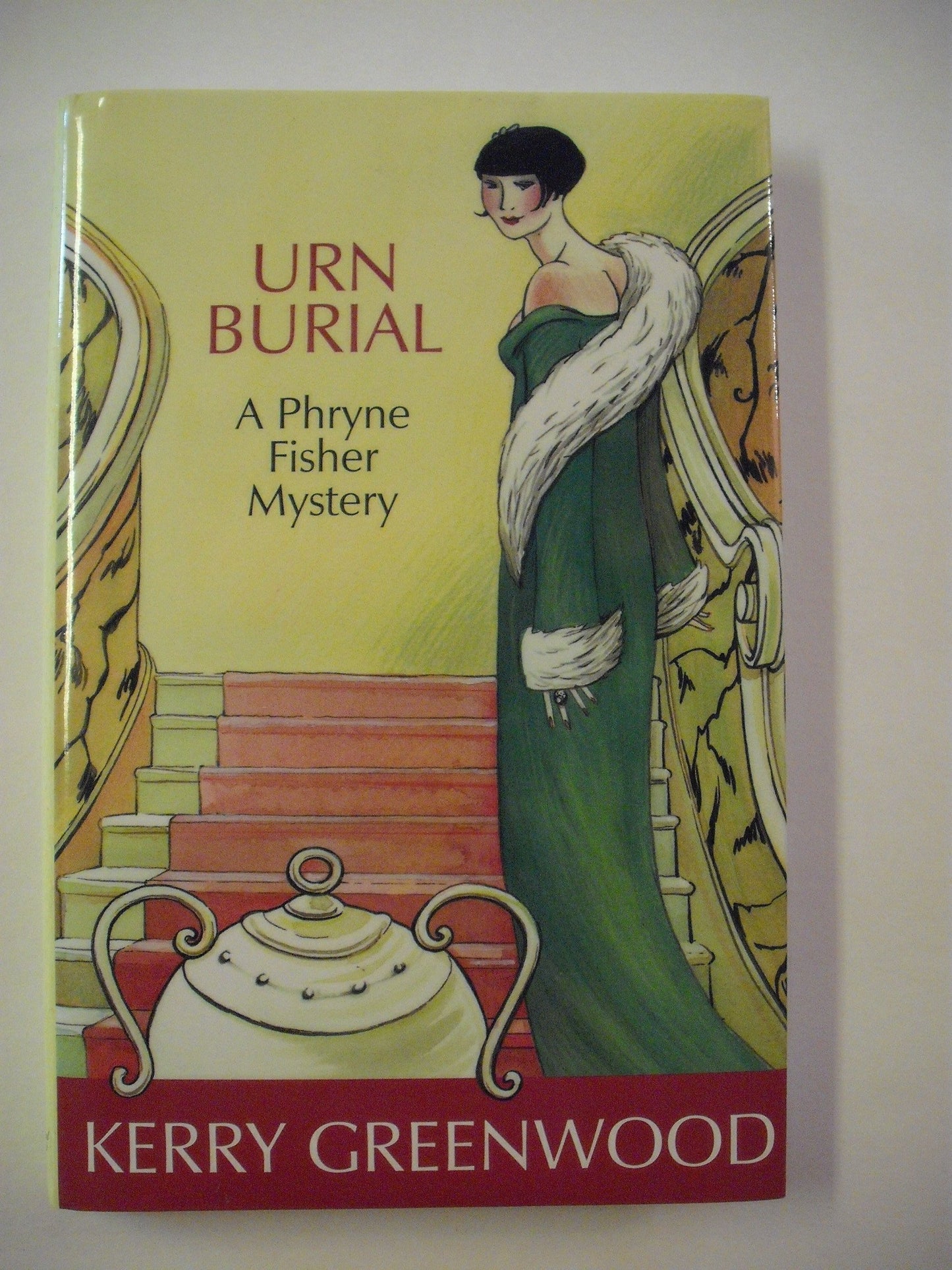 Urn Burial (Phryne Fisher Mysteries)