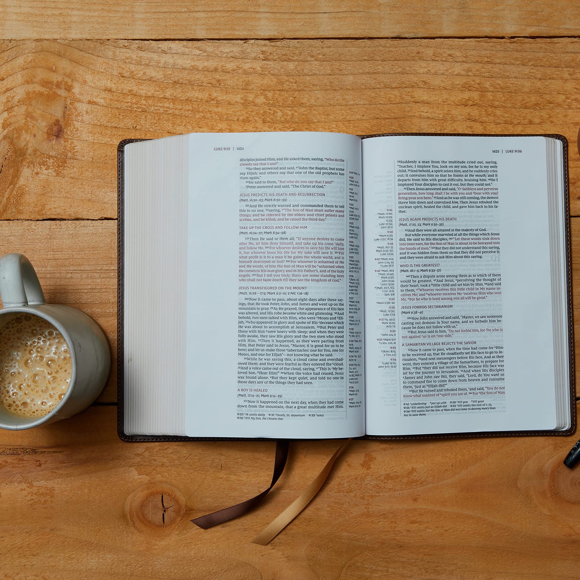 NKJV, Single-Column Wide-Margin Reference Bible, Leathersoft, Brown, Red Letter, Comfort Print: Holy Bible, New King James Version