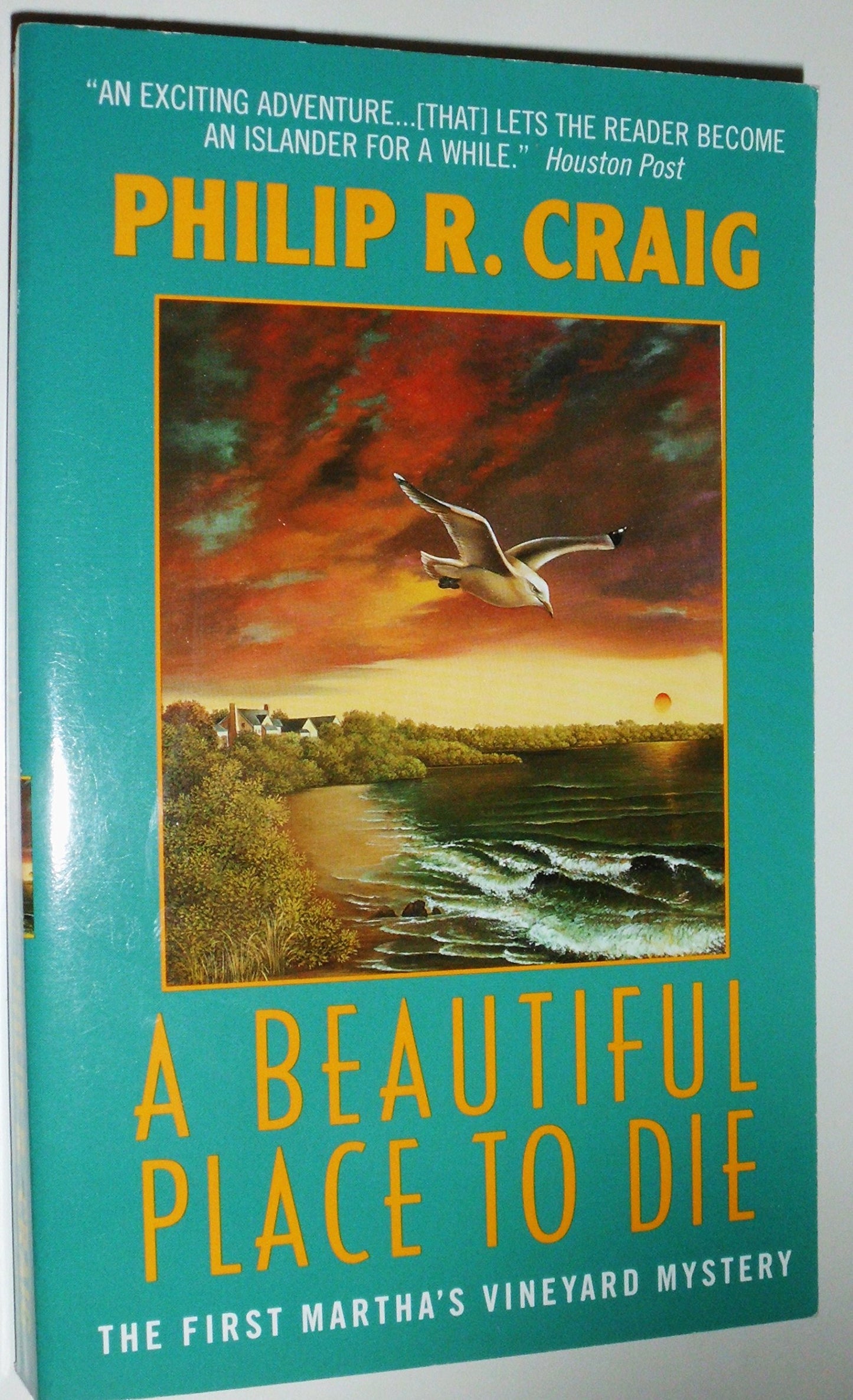 A Beautiful Place to Die: The First Martha's Vineyard Mystery