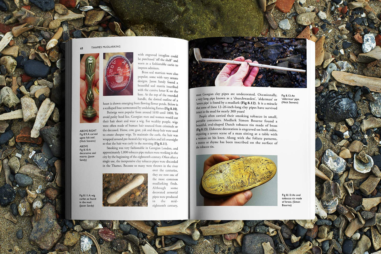 Thames Mudlarking: Searching for London's Lost Treasures (Shire Library, 878)