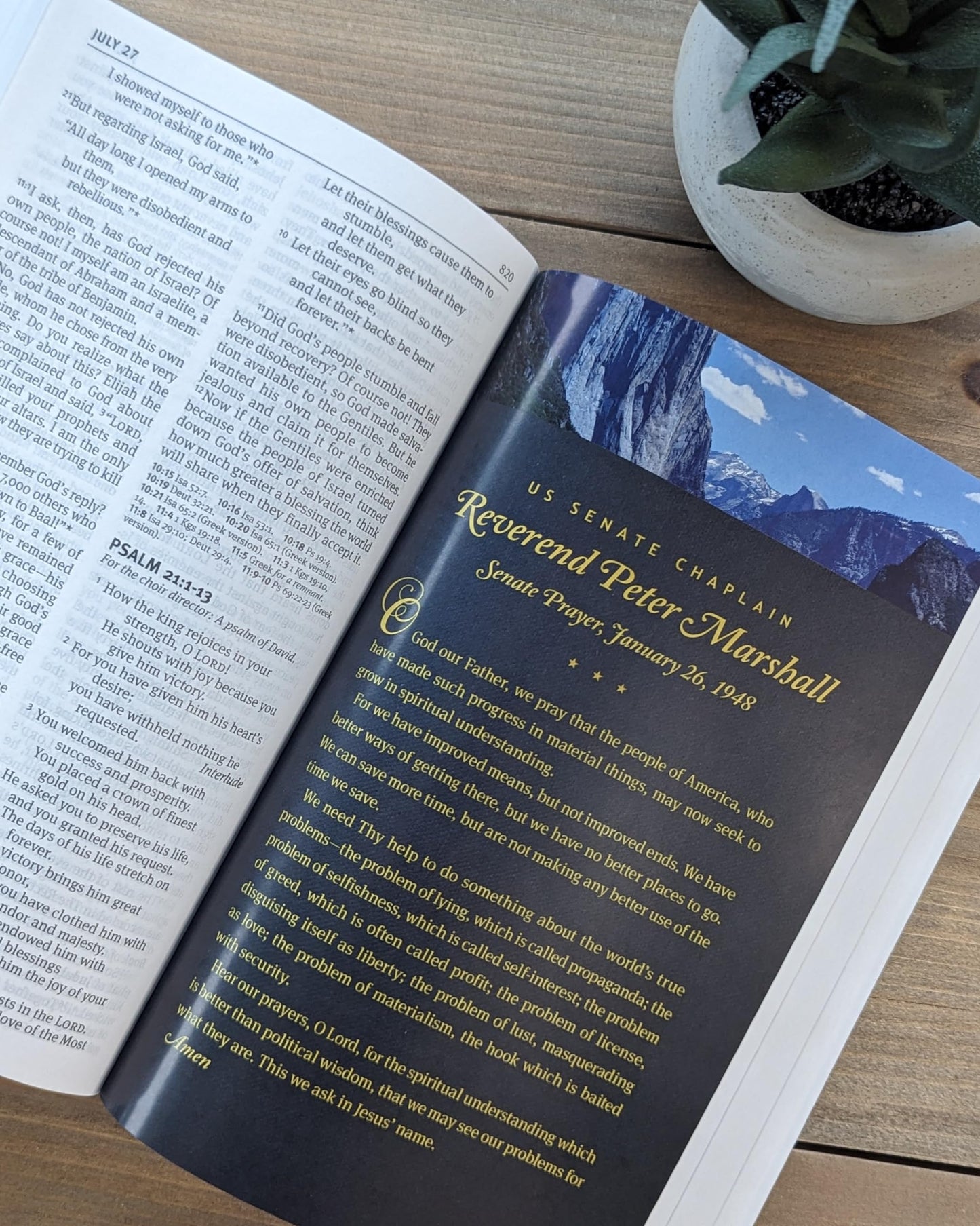 The One Year Pray for America Bible, NLT (Paperback) - Inspirational Daily Bible with Non-Partisan Prayer Prompts