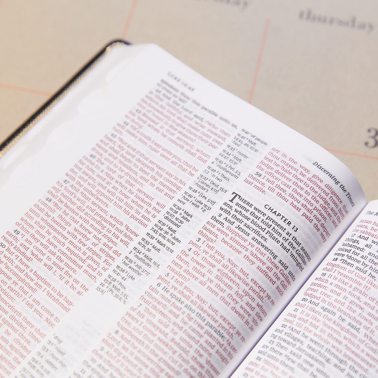 KJV Holy Bible: Thinline with Cross References, Black Bonded Leather, Red Letter, Comfort Print: King James Version