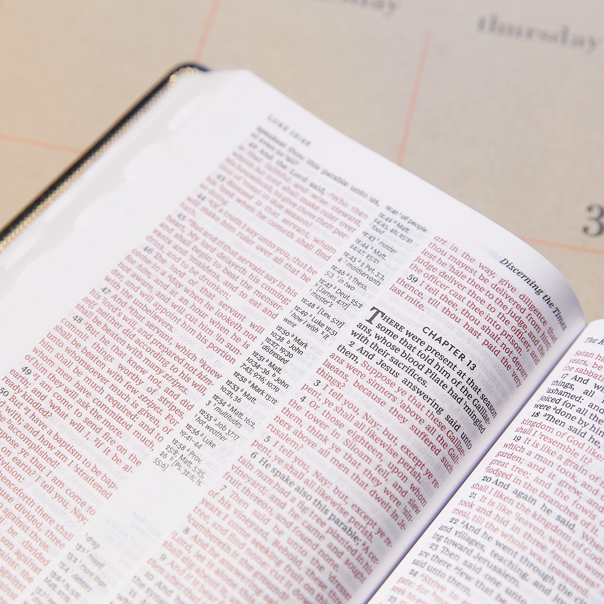 KJV Holy Bible: Thinline with Cross References, Black Bonded Leather, Red Letter, Comfort Print: King James Version