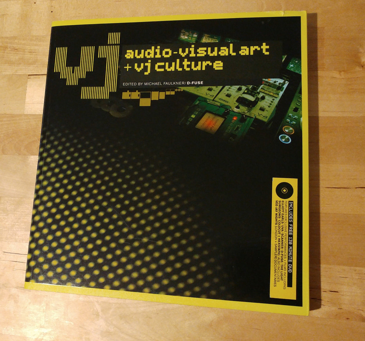 VJ: Audio-Visual Art and VJ Culture: Includes DVD