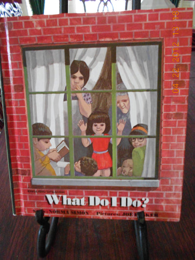 What Do I Do: English-Spanish (English and Spanish Edition)