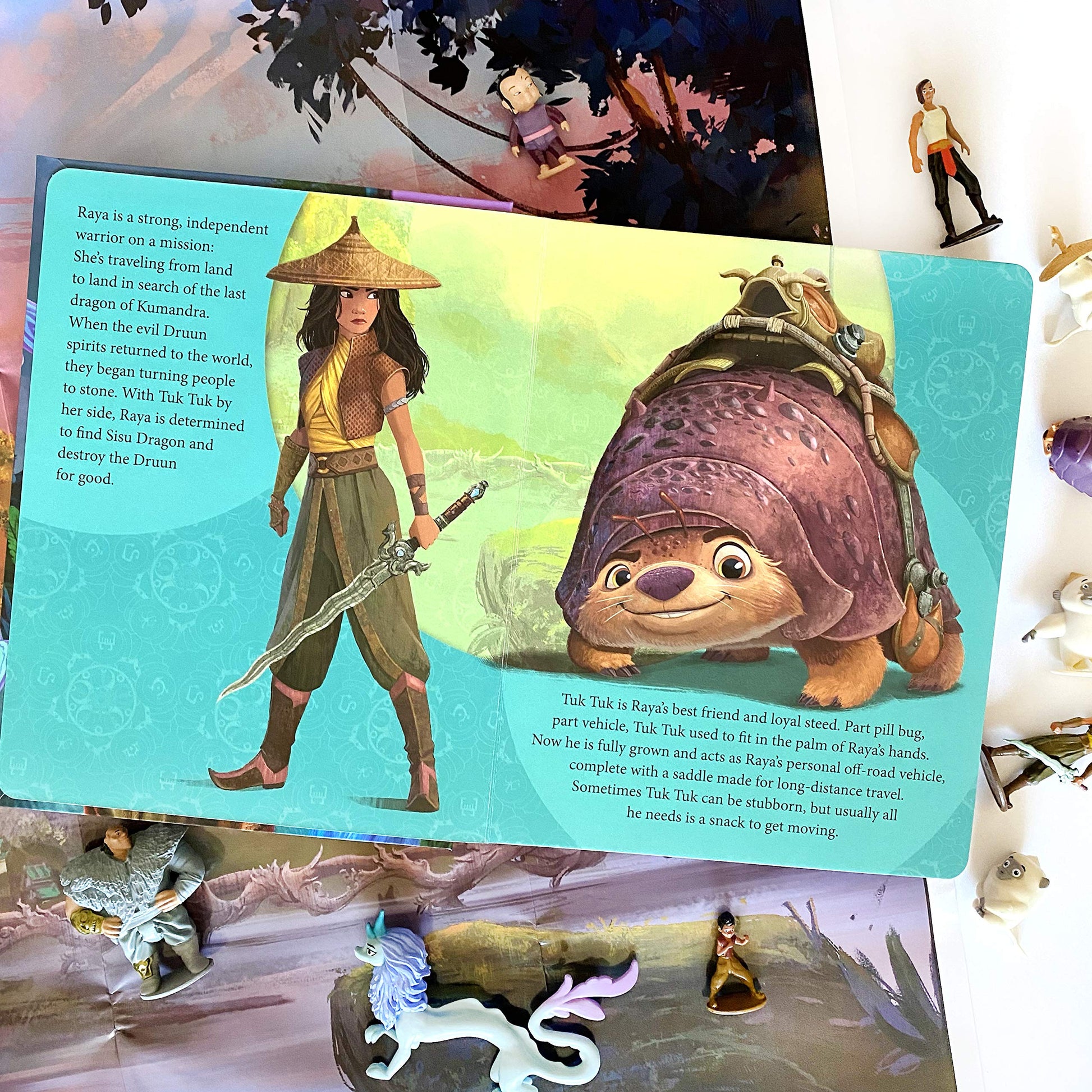 Disney Raya and the Last Dragon My Busy Books - Storybook, 10 figurines, playmat