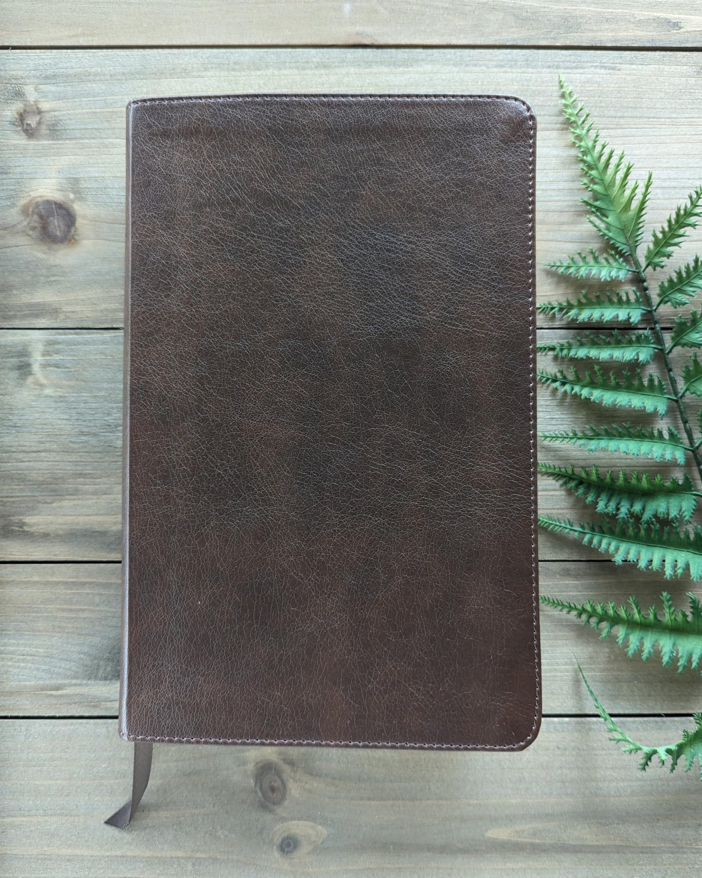 NLT Thinline Center-Column Reference Bible, Filament-Enabled Edition (LeatherLike, Rustic Brown, Indexed, Red Letter)