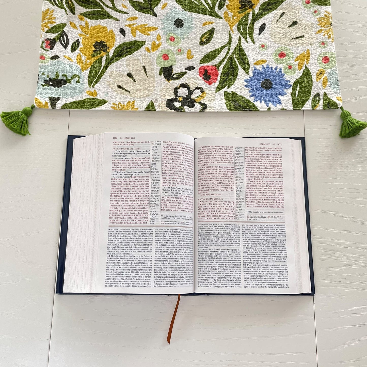 NIV, The Grace and Truth Study Bible (Trustworthy and Practi