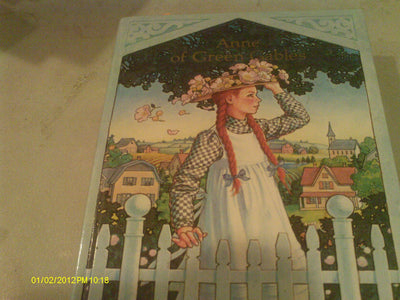 Anne of Green Gables (Illustrated Junior Library) by Montgom
