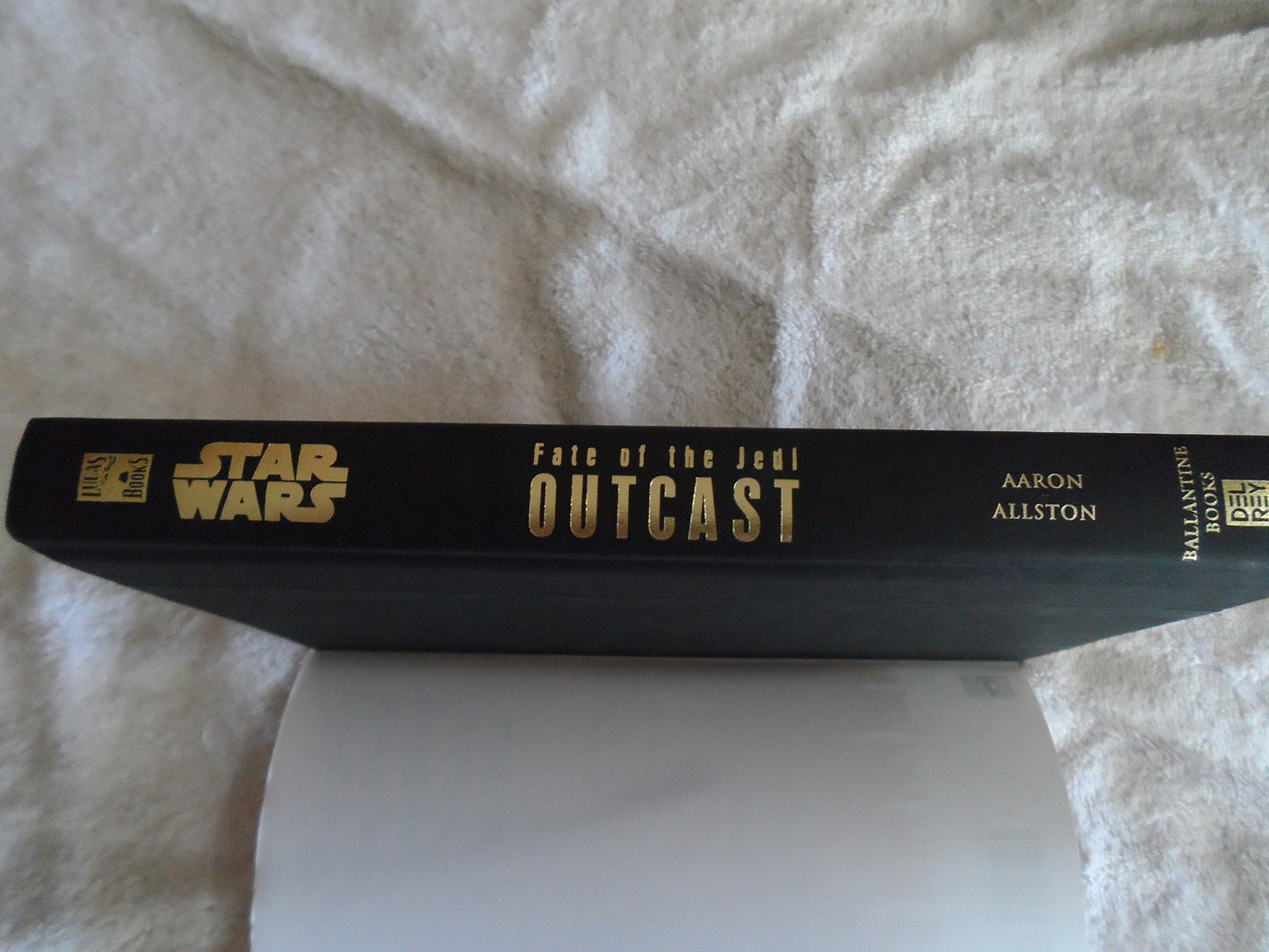 Outcast (Star Wars: Fate of the Jedi, Book 1)