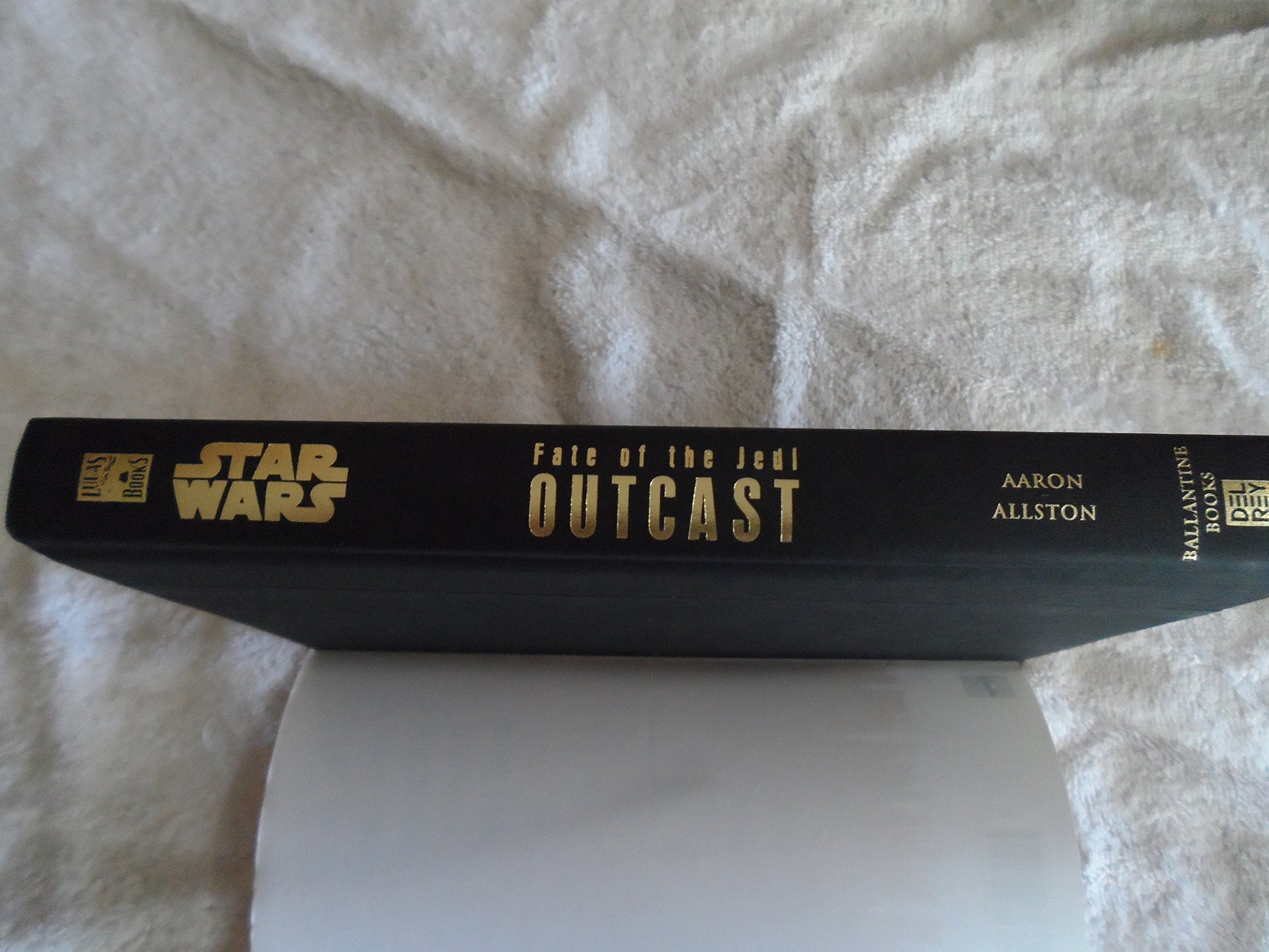Outcast (Star Wars: Fate of the Jedi, Book 1)