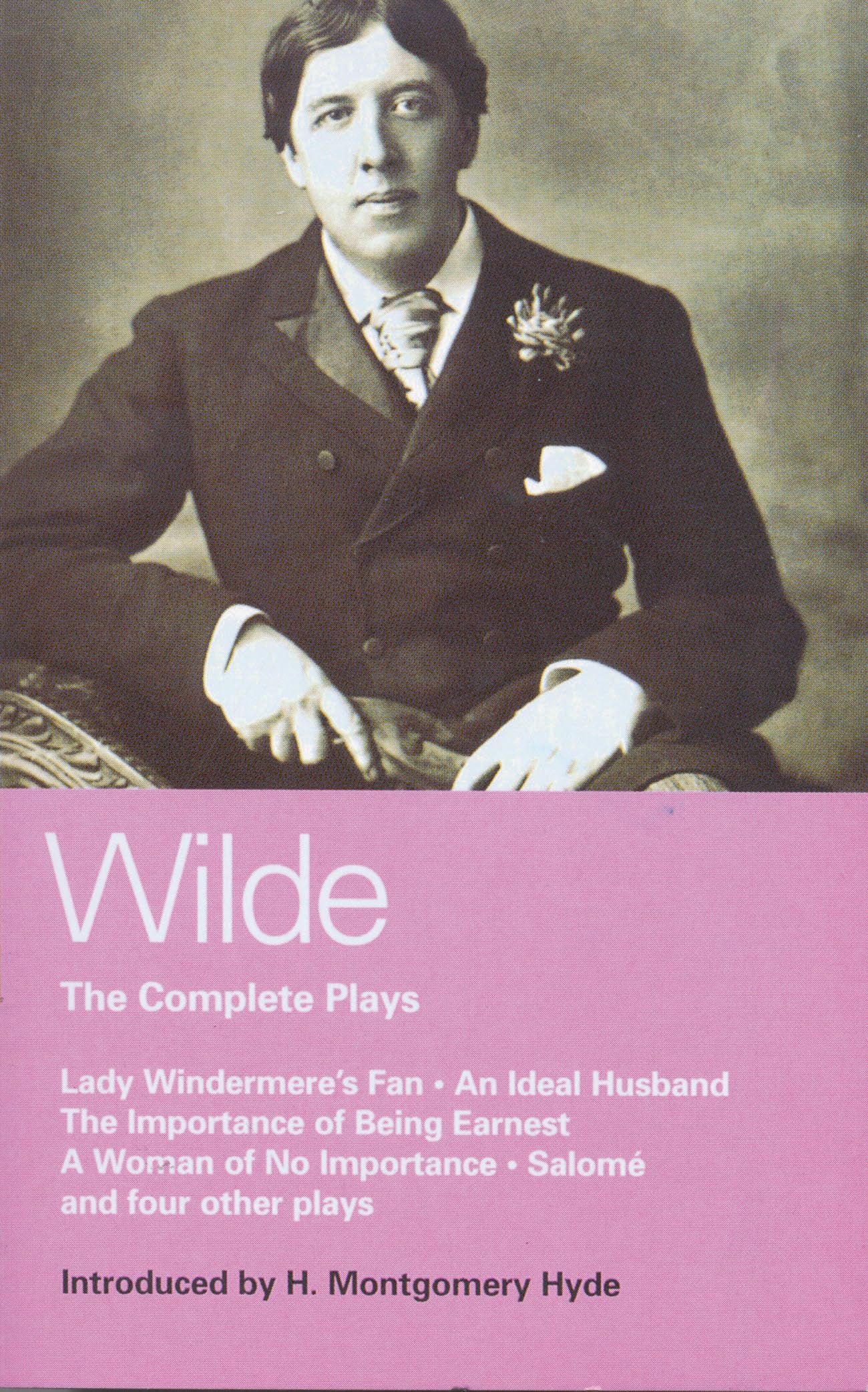 Wilde Complete Plays: Lady Windermere's Fan; An Ideal Husband; The Importance of Being Earnest; A Woman of No Importance; Salome; The Duchess of ... La Sainte Courtisane (World Classics)