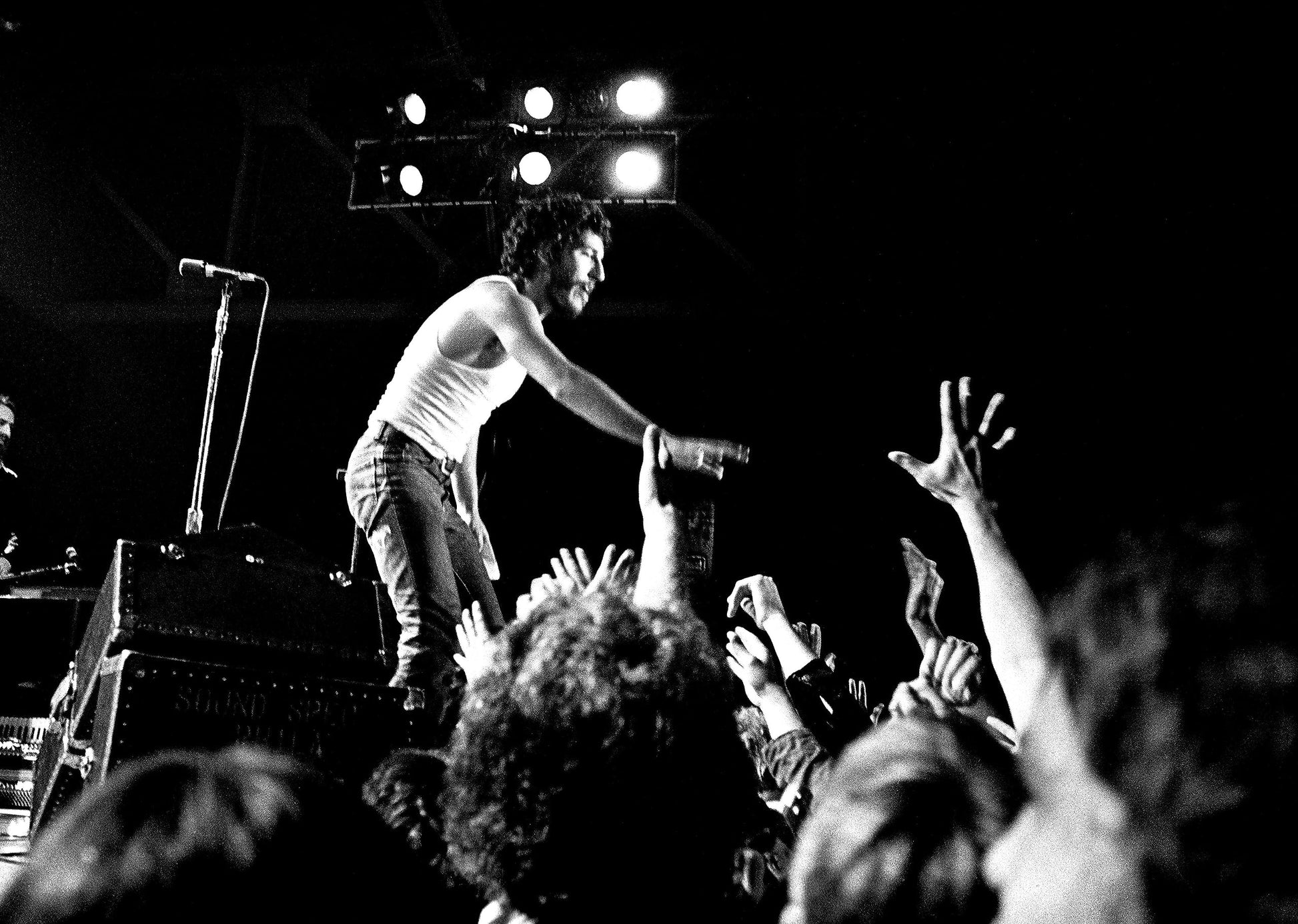 Bruce Springsteen: An Illustrated Biography