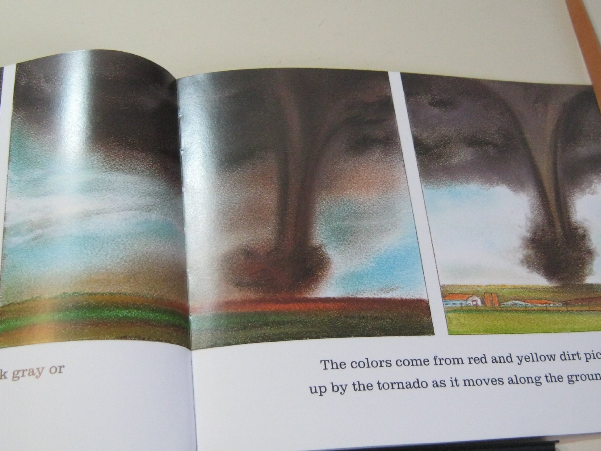 Tornado Alert (Let's-Read-and-Find-Out Science 2)