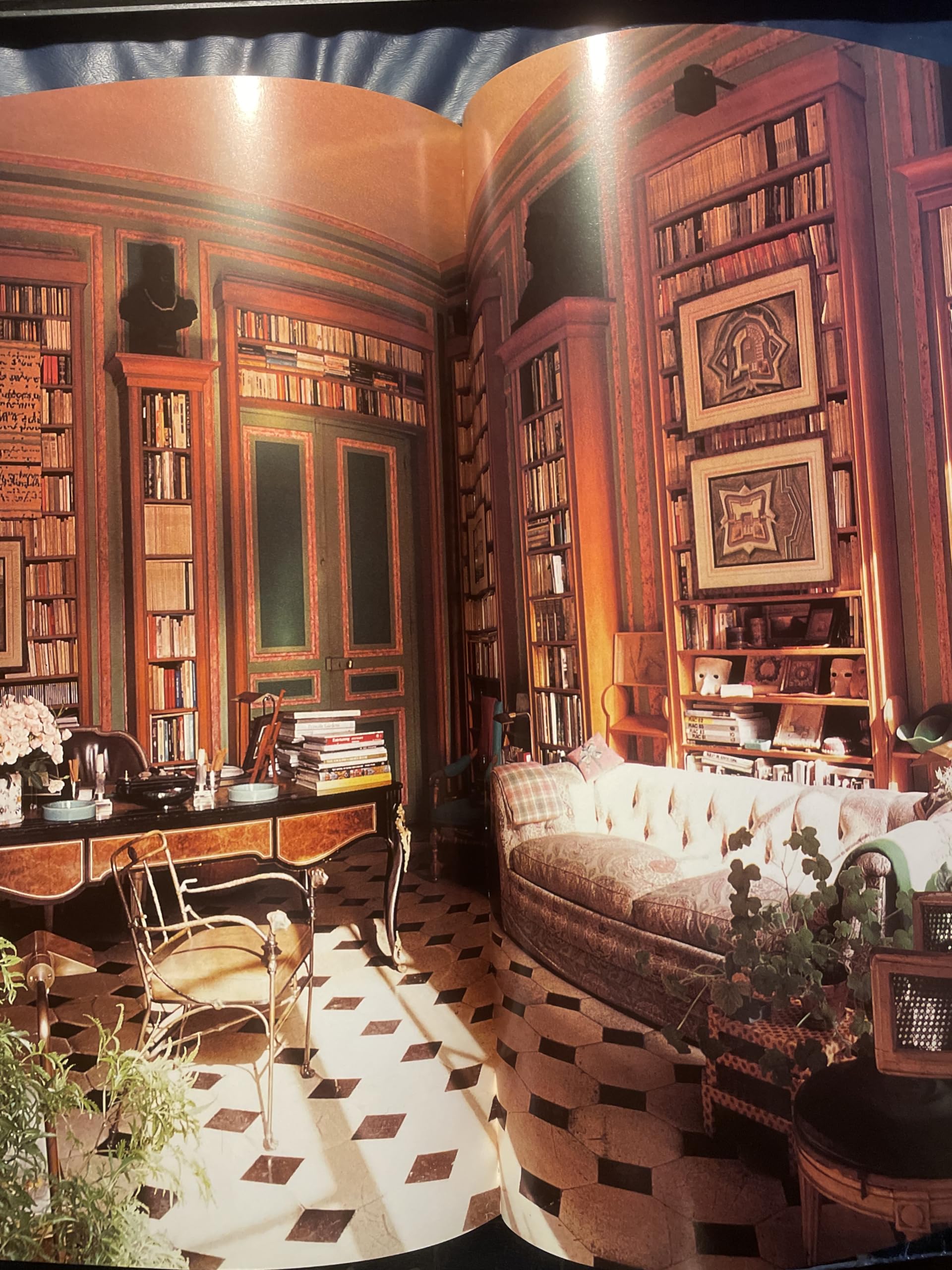 Private Paris: The Most Beautiful Apartments (English and French Edition)