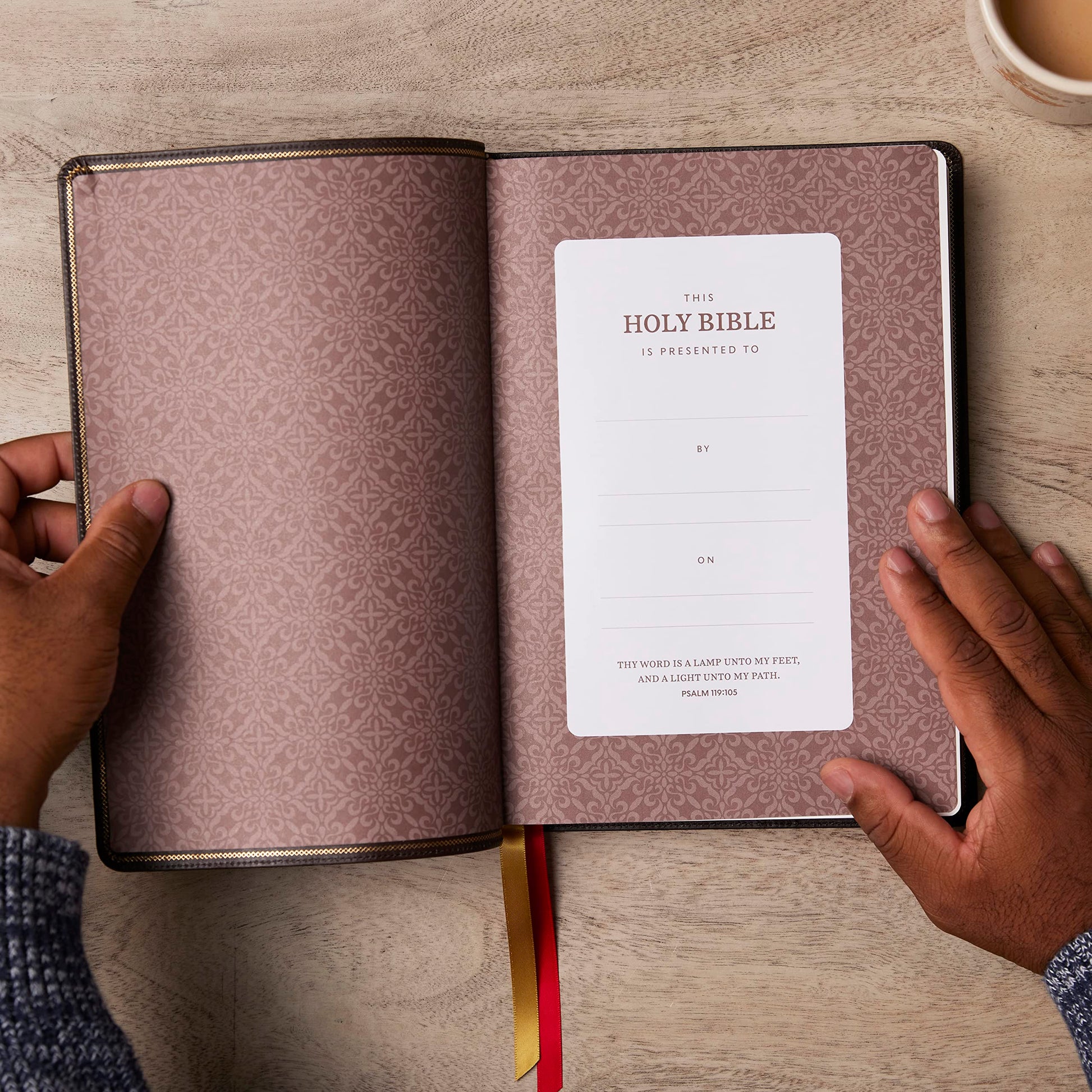 KJV Holy Bible: Super Giant Print with 43,000 Cross References, Black Genuine Leather, Red Letter, Comfort Print: King James Version