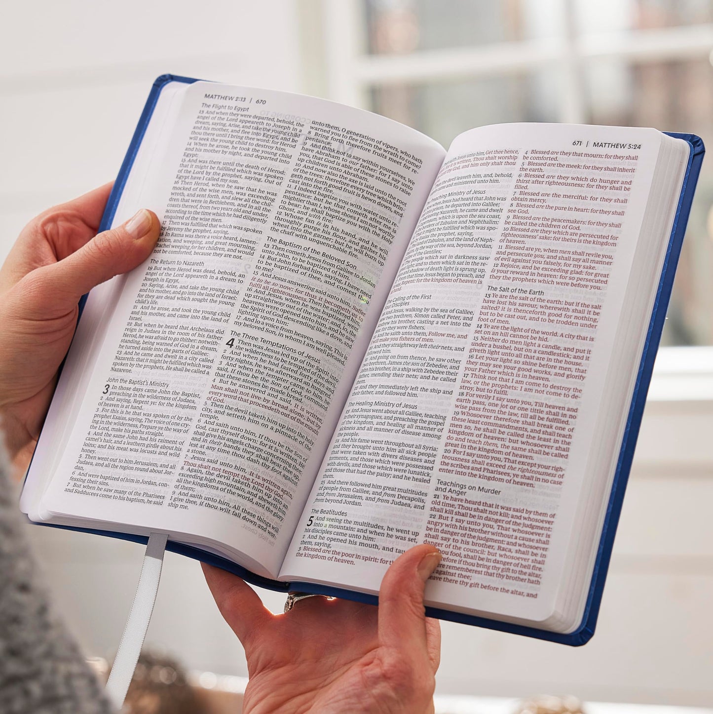 KJV Holy Bible: Ultra Thinline, Black Leathersoft, Red Letter, Comfort Print: King James Version