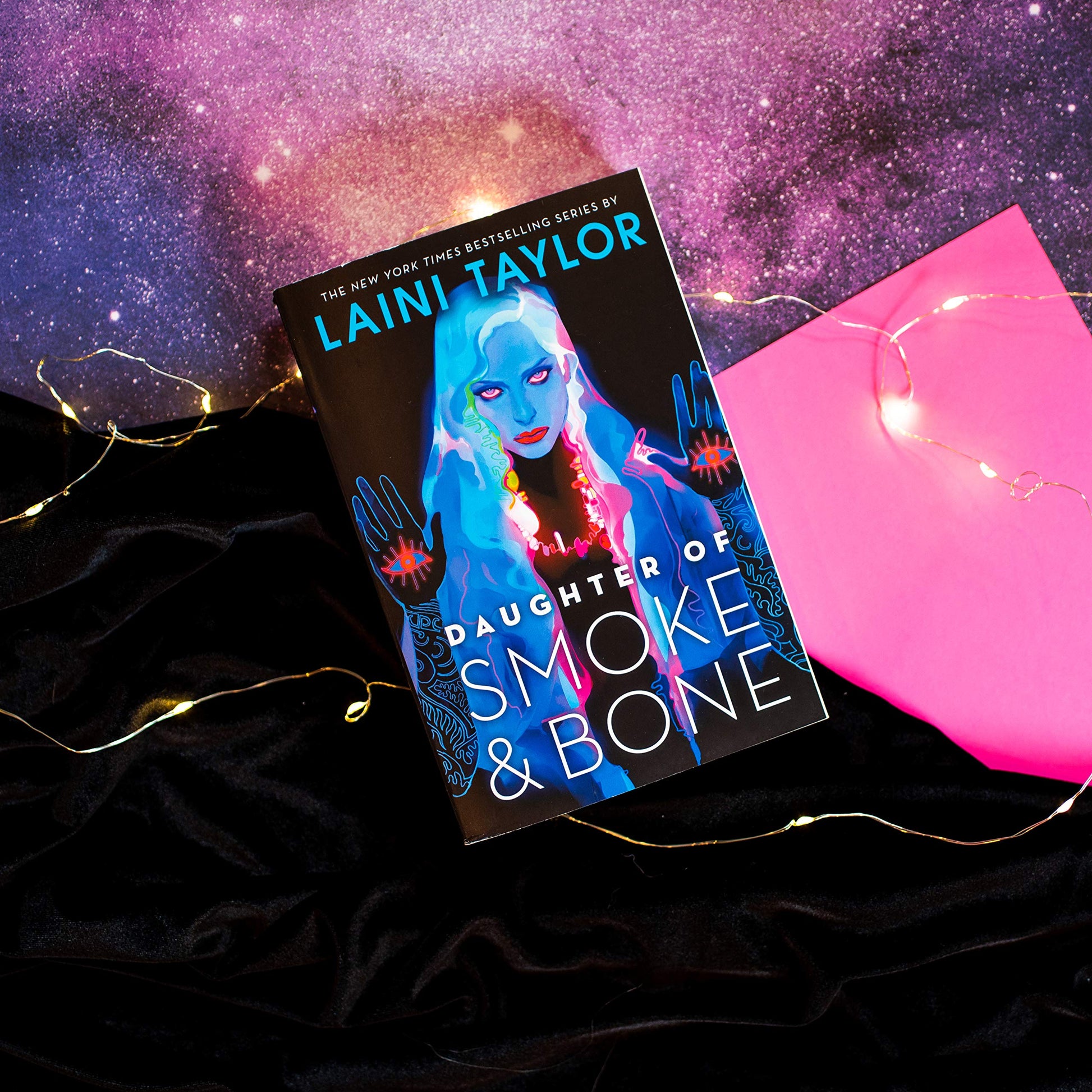 Daughter of Smoke & Bone (Daughter of Smoke & Bone, 1)