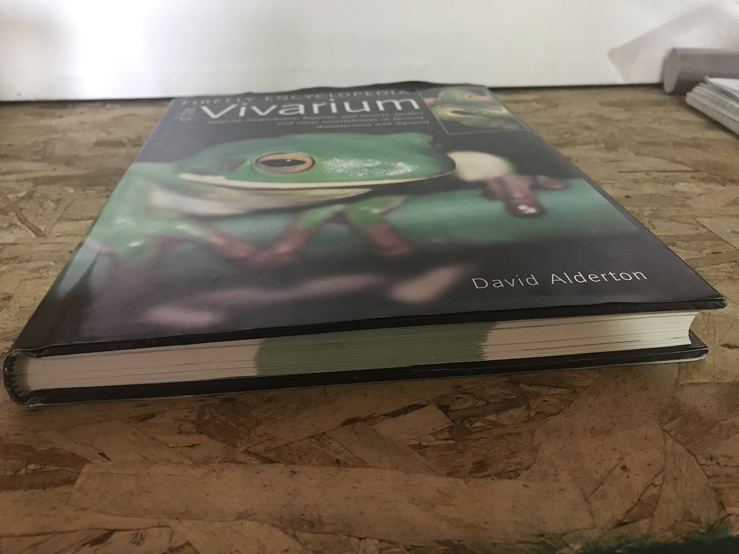 Firefly Encyclopedia of the Vivarium: Keeping Amphibians, Reptiles, and Insects, Spiders and other Invertebrates in Terraria, Aquaterraria, and Aquaria