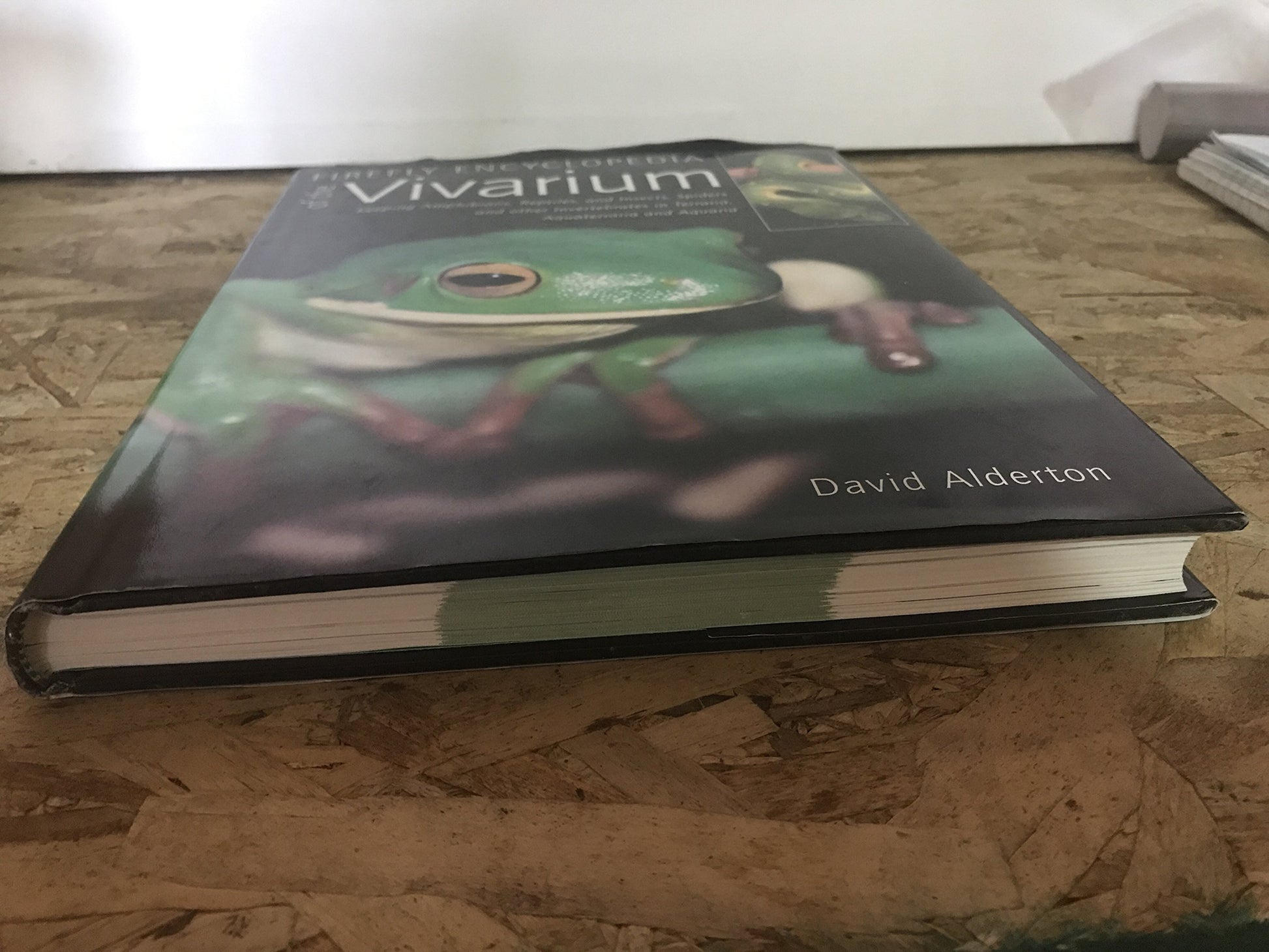 Firefly Encyclopedia of the Vivarium: Keeping Amphibians, Reptiles, and Insects, Spiders and other Invertebrates in Terraria, Aquaterraria, and Aquaria